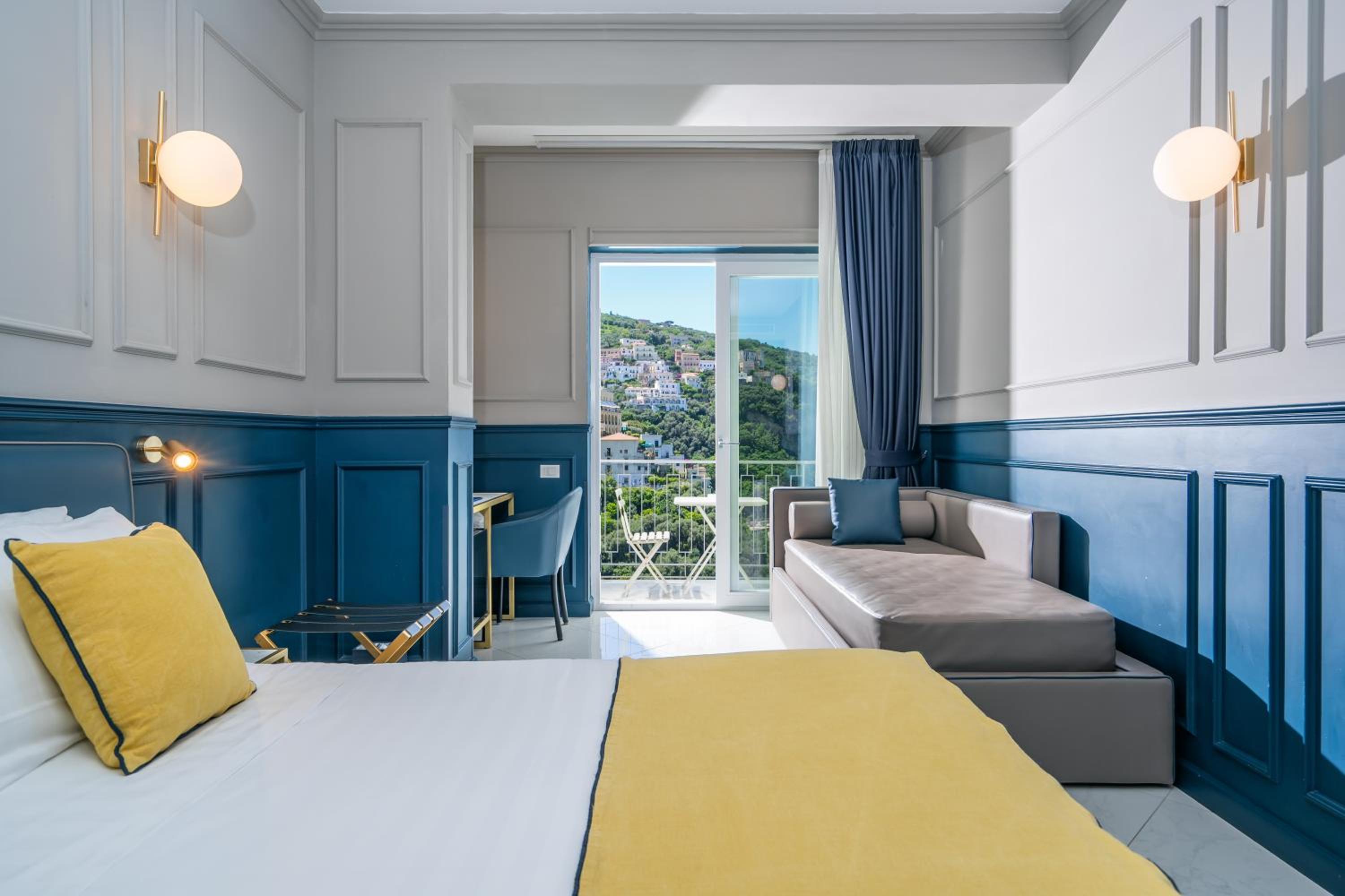 Deluxe Room with Sea View - Photo 1
