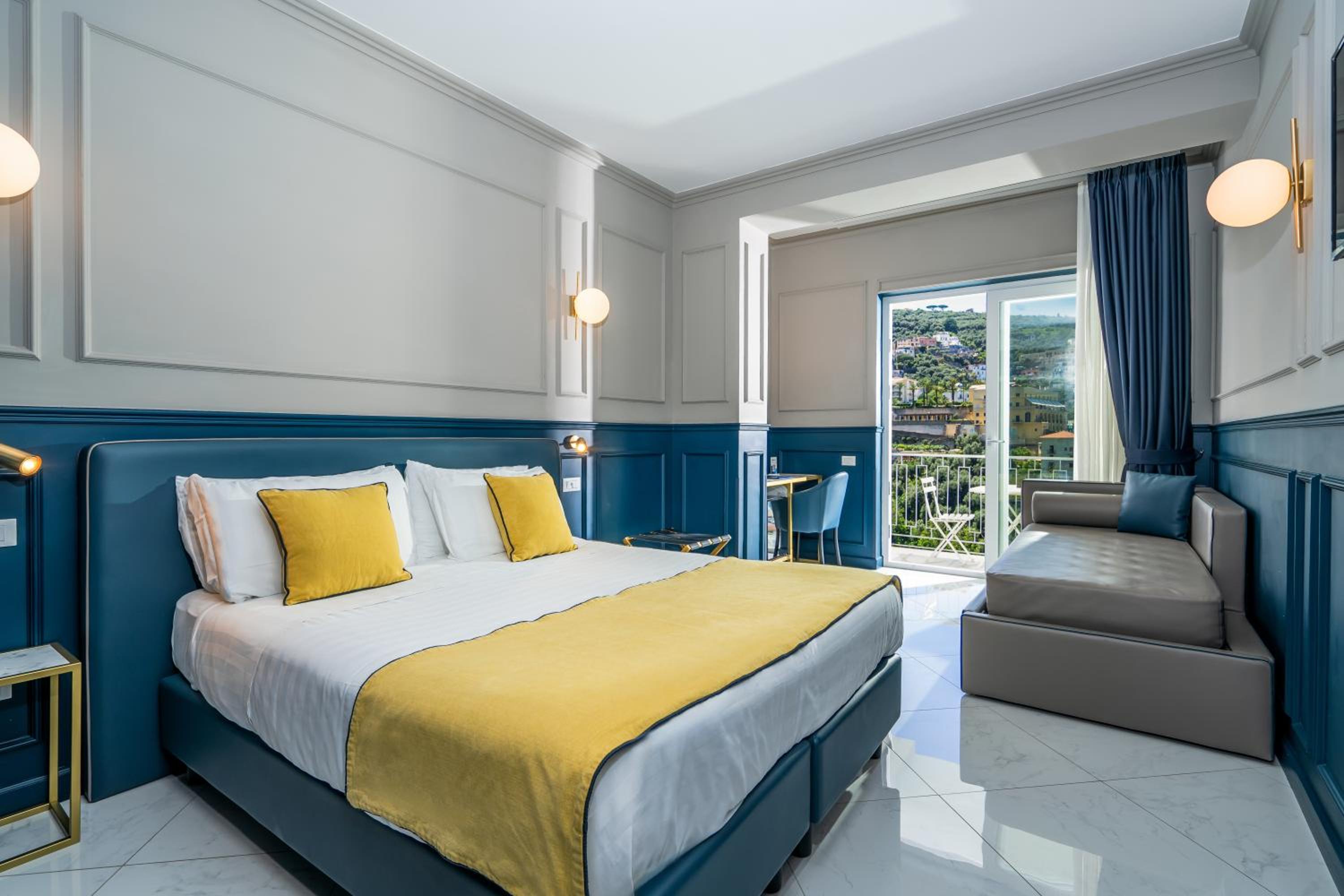 Deluxe Room with Sea View - Photo 2