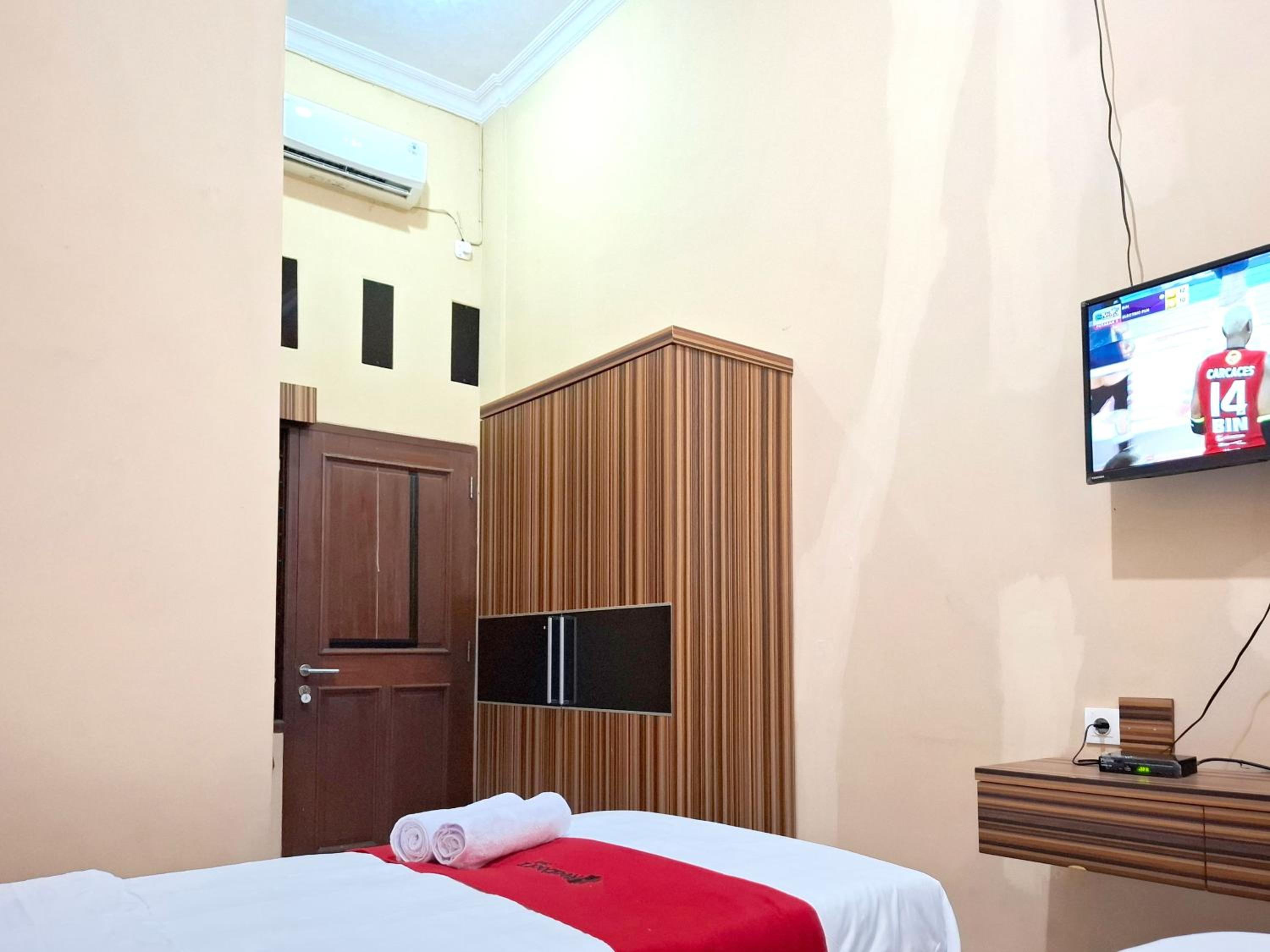 Standard Twin Room - Photo 7