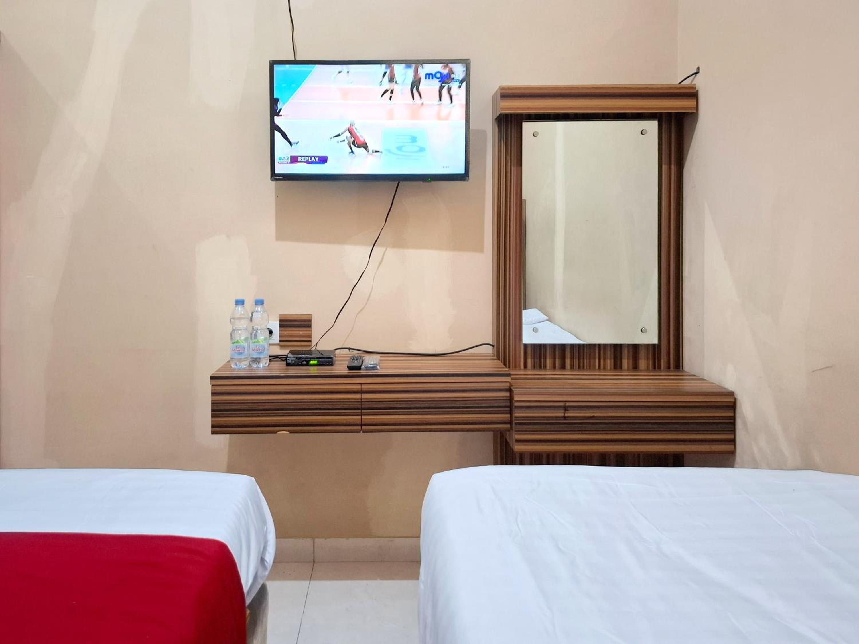 Standard Twin Room - Photo 6