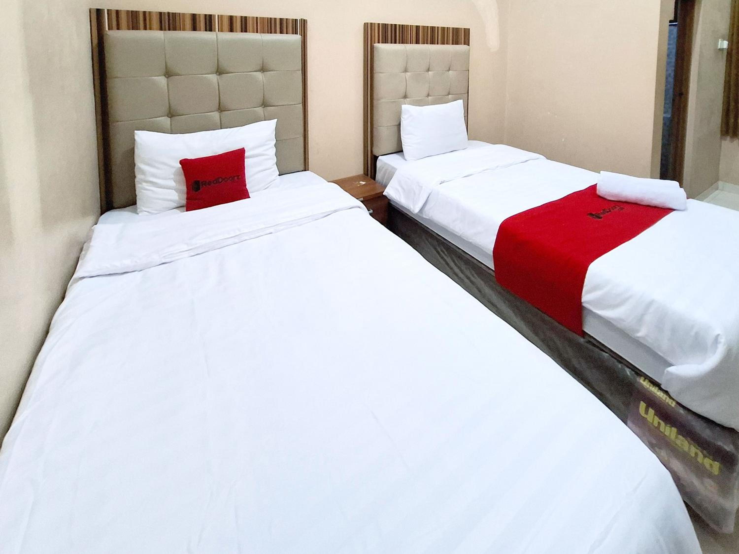 Standard Twin Room - Photo 5