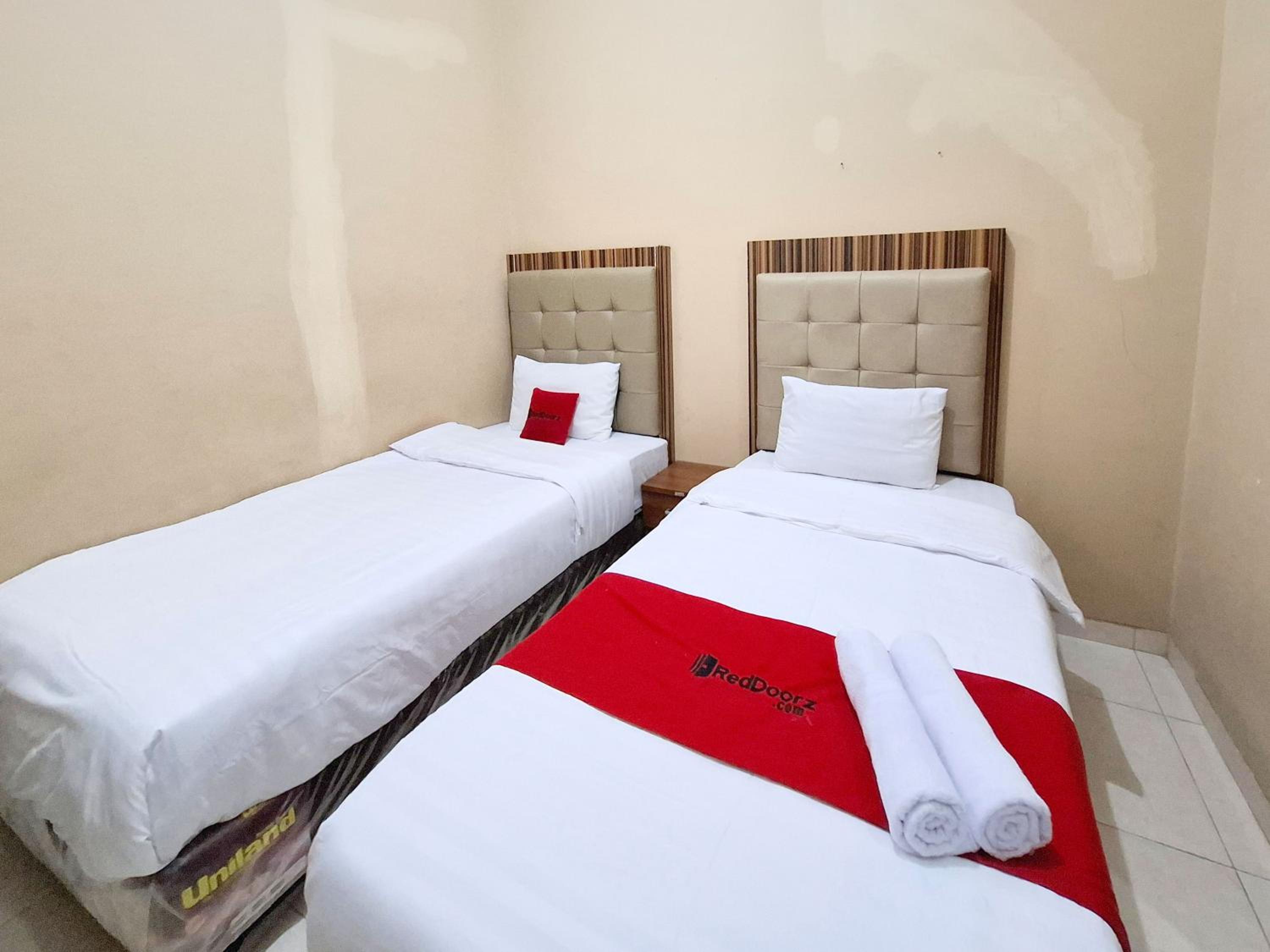 Standard Twin Room - Photo 8