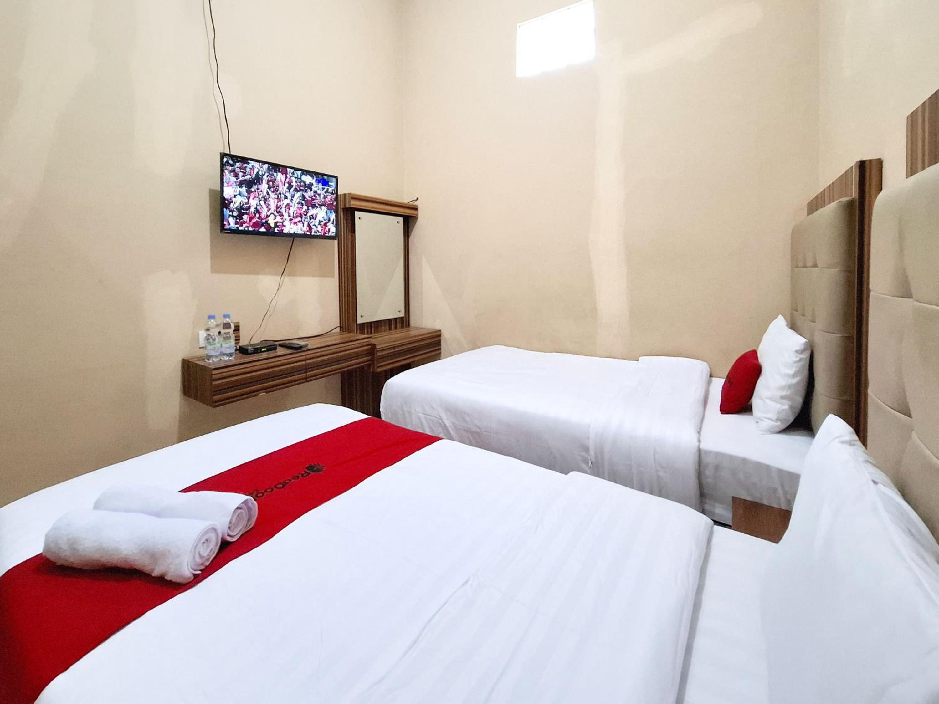 Standard Twin Room - Photo 9