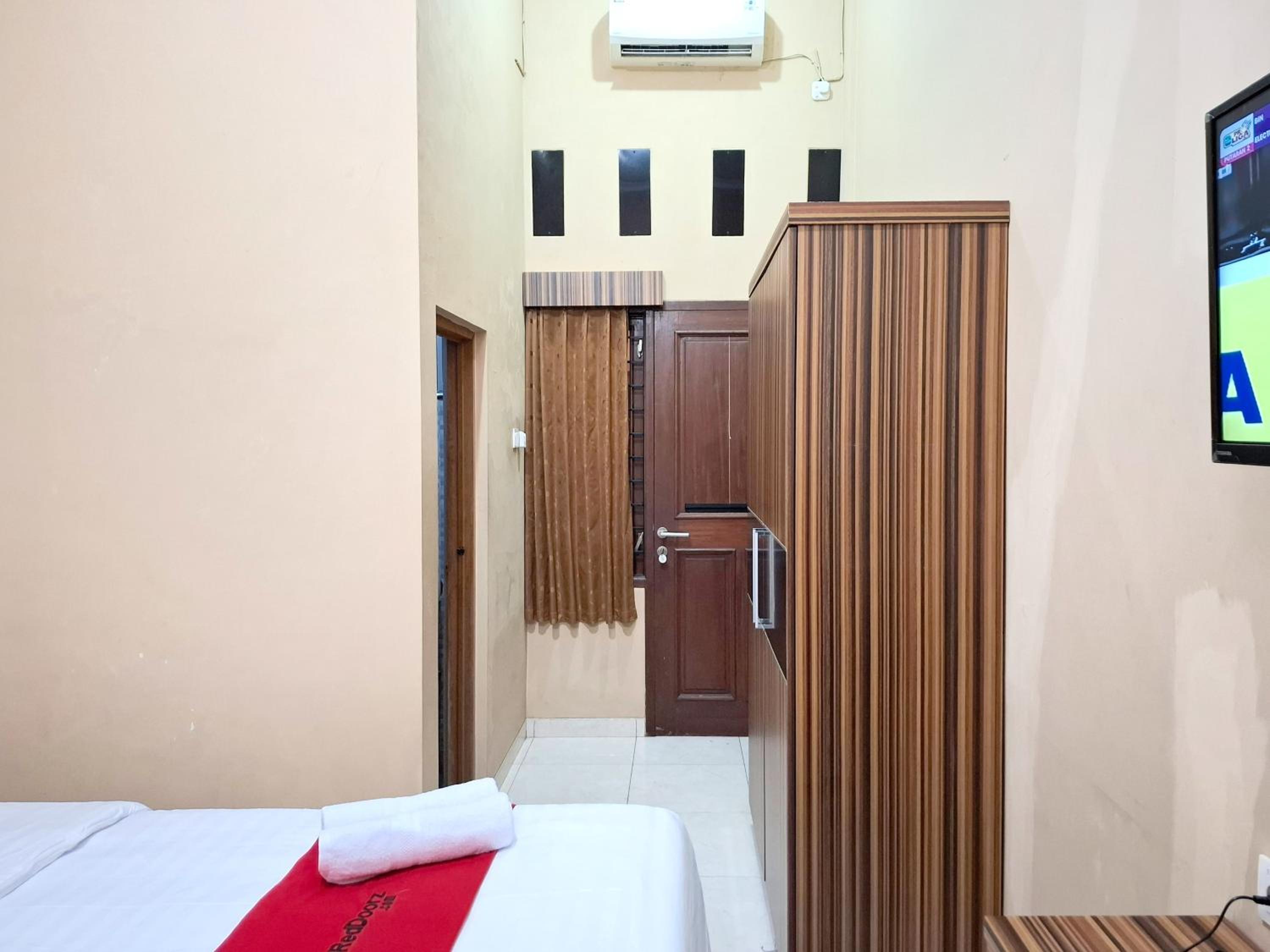 Standard Twin Room - Photo 2