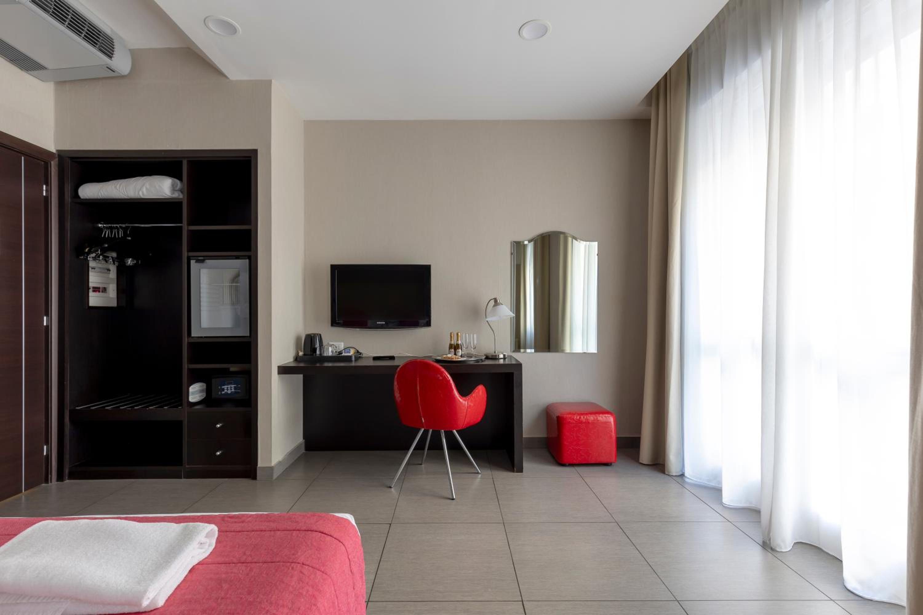 Superior Double or Twin Room - Photo 3