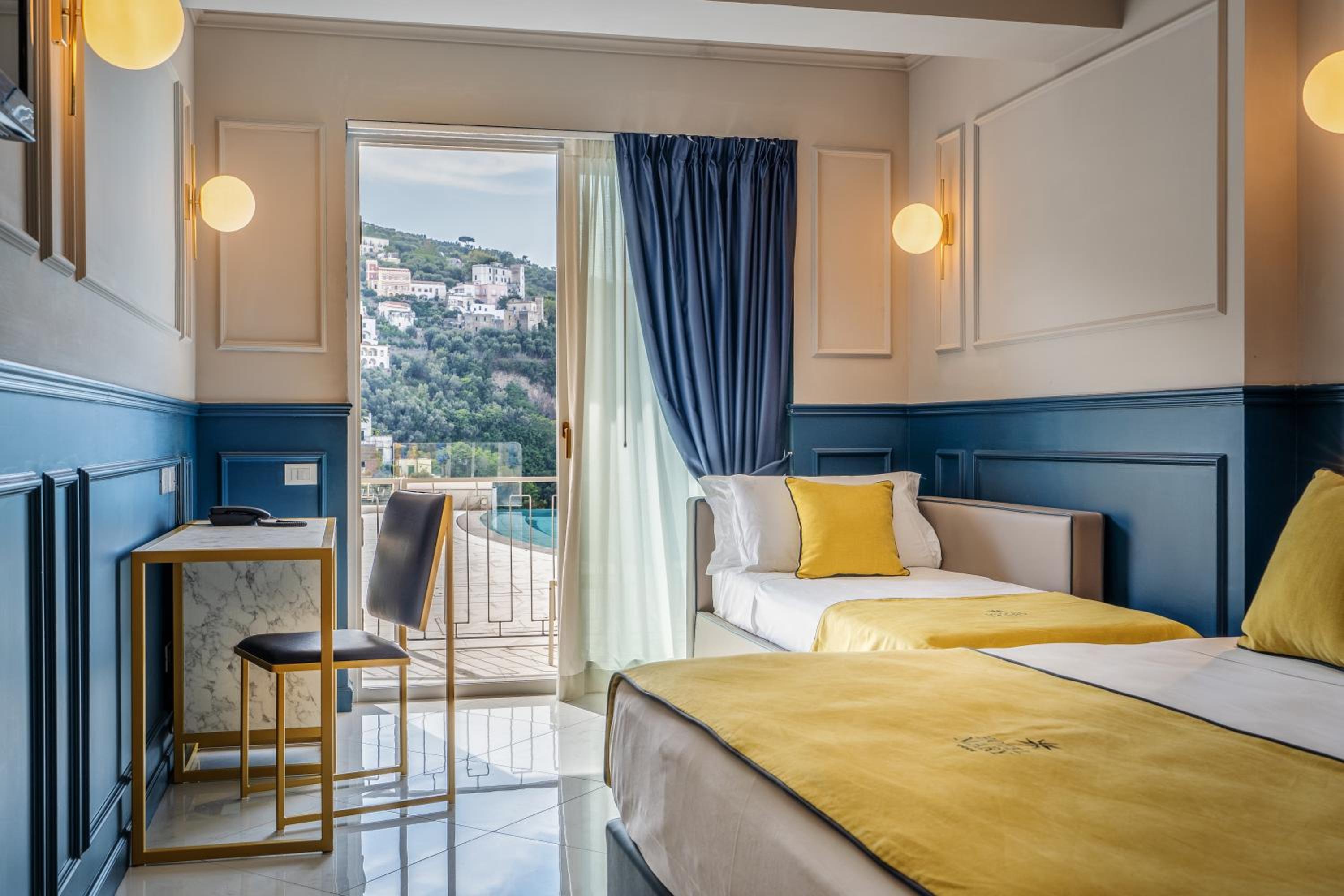 Executive Room with Pool View - Photo 11