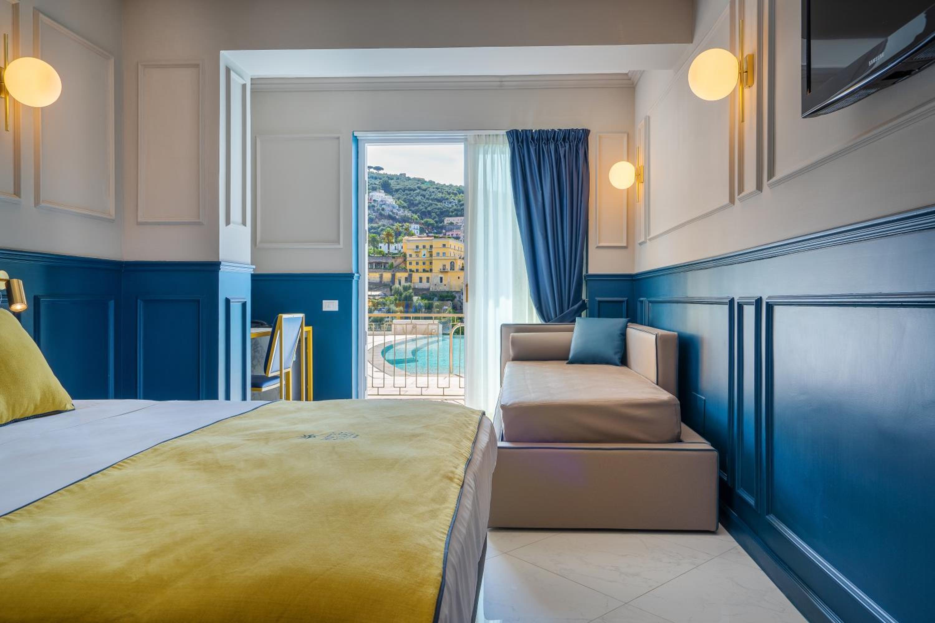 Executive Room with Pool View - Photo 1