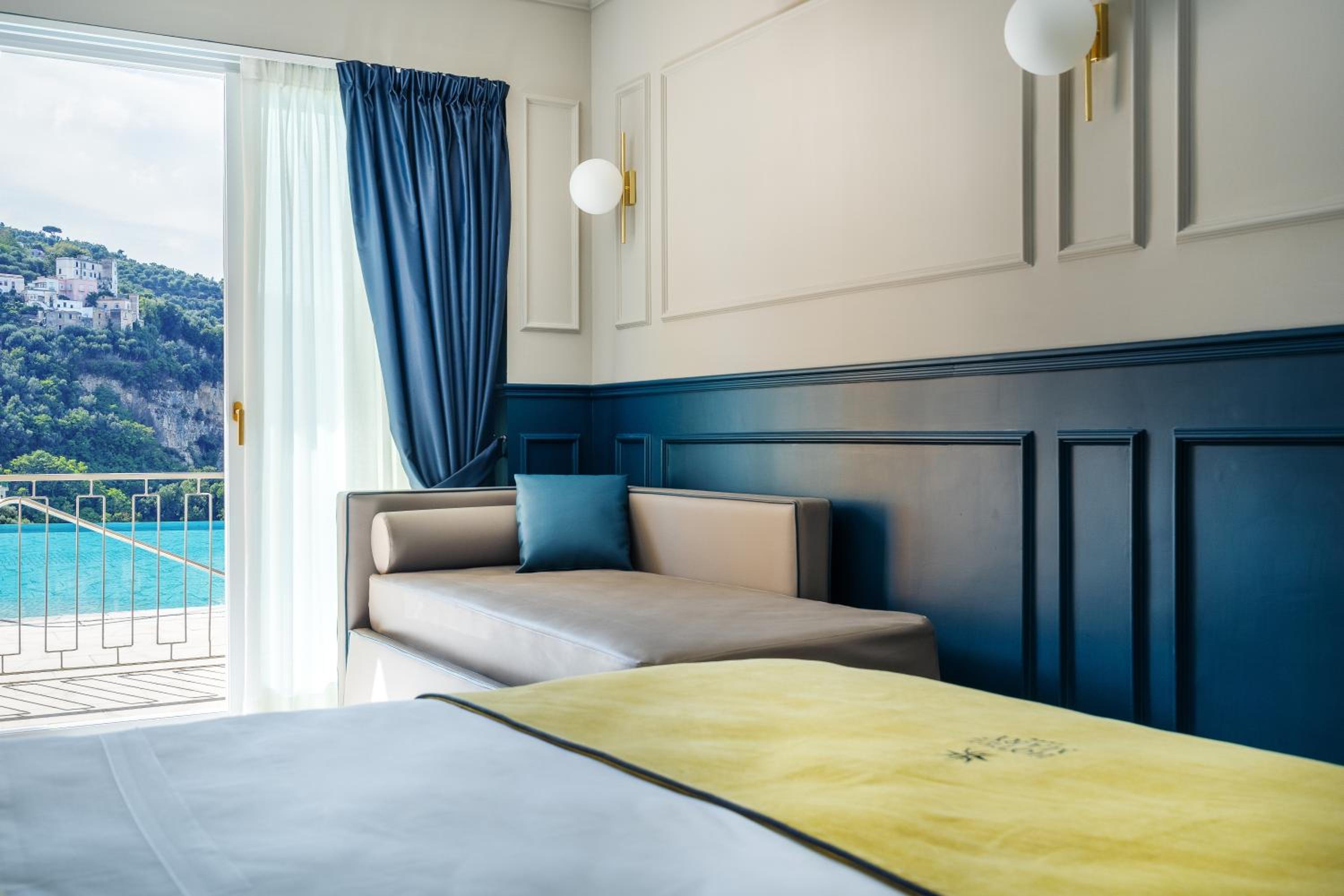 Executive Room with Pool View - Photo 4