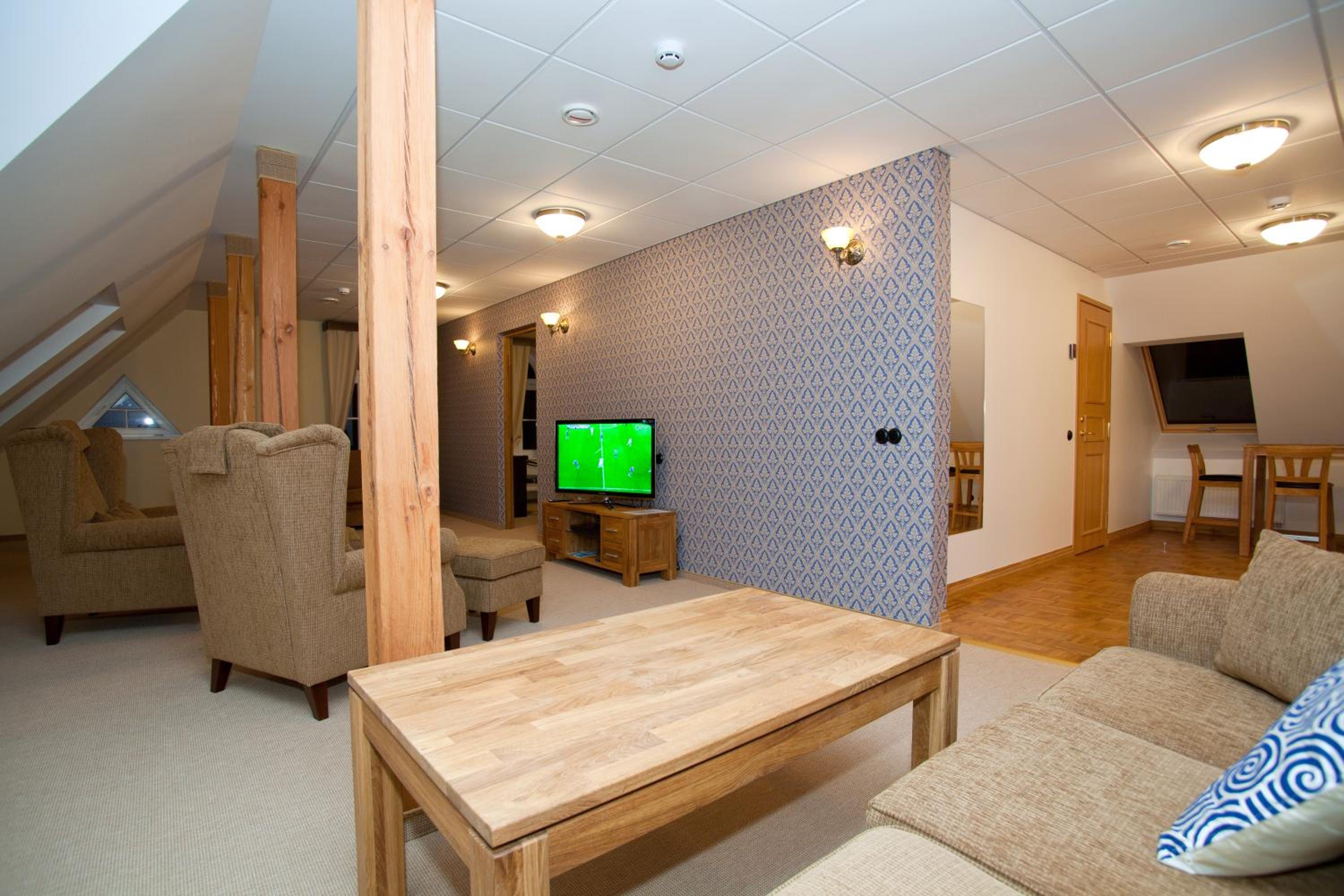 Suite - Photo 6