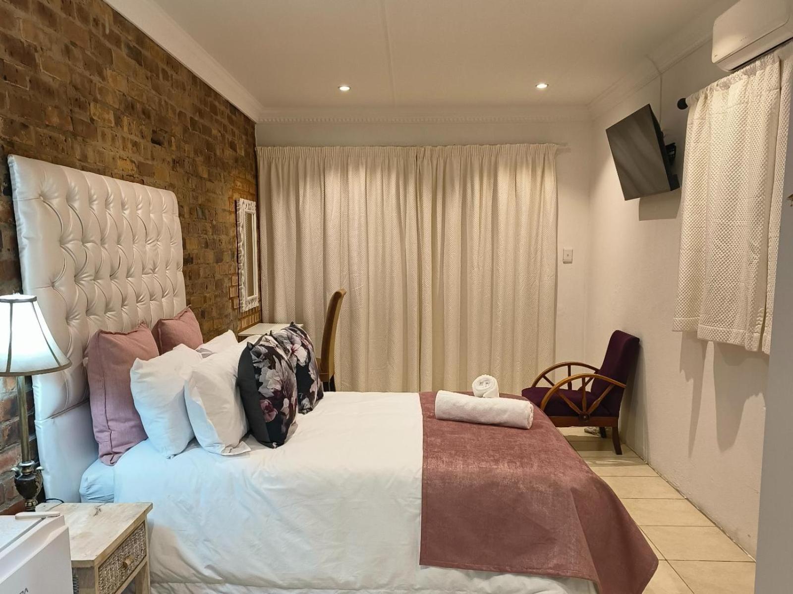 Comfort Queen Room photo 3