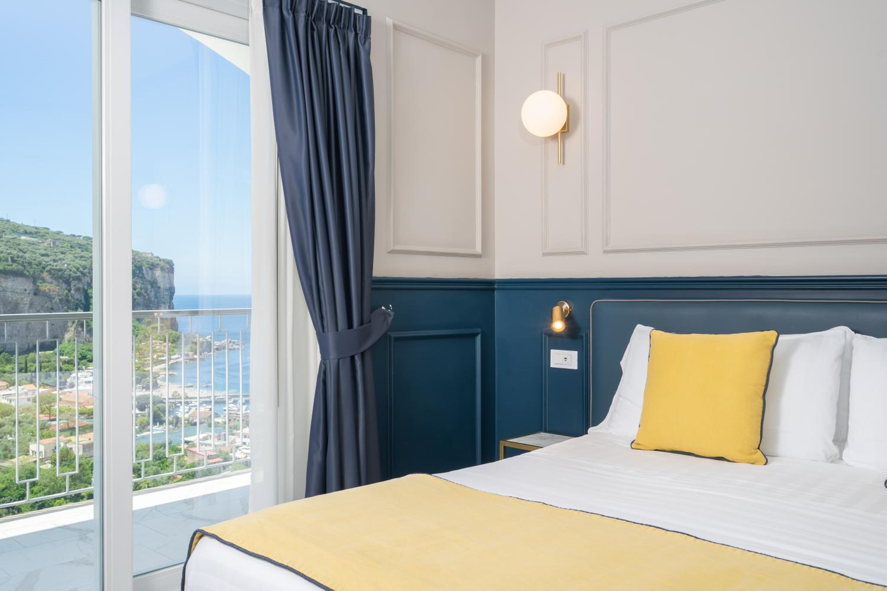 Superior Room with Sea View - Photo 1