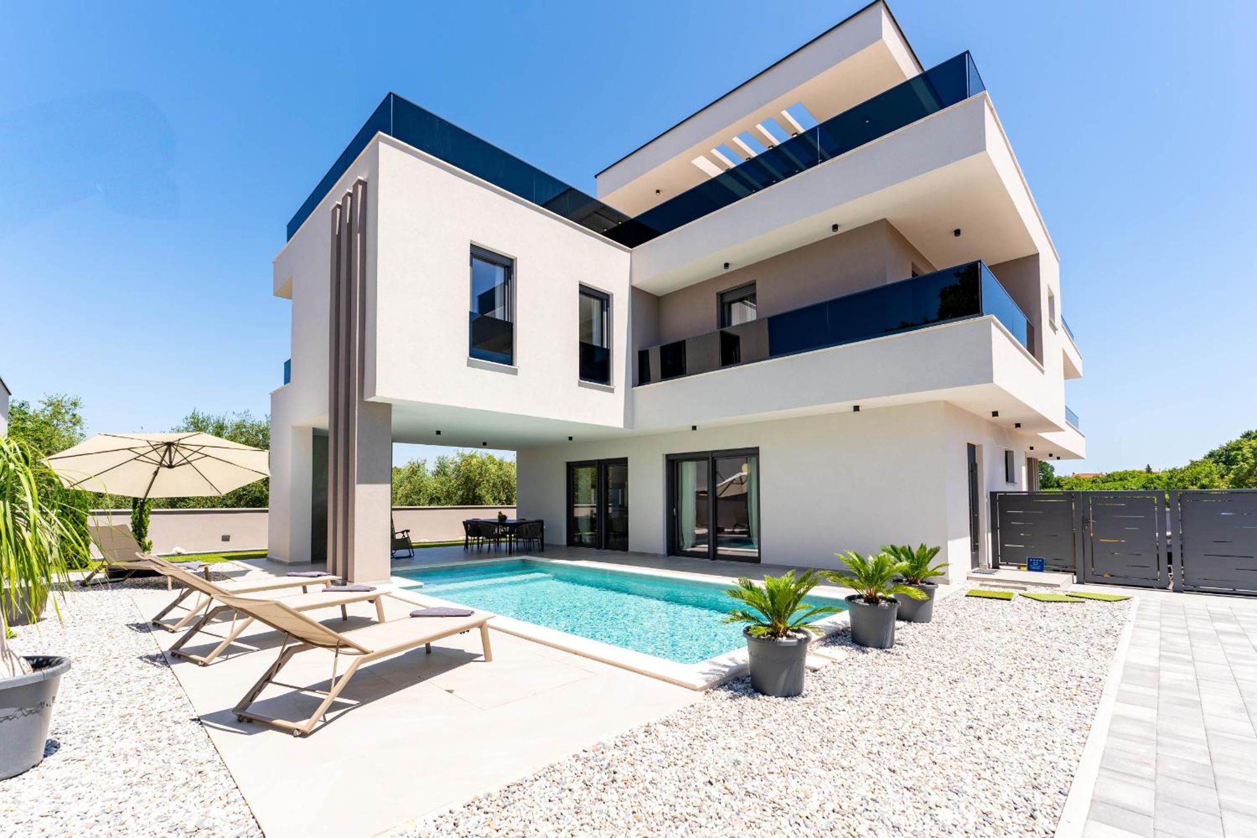 Villa photo 2