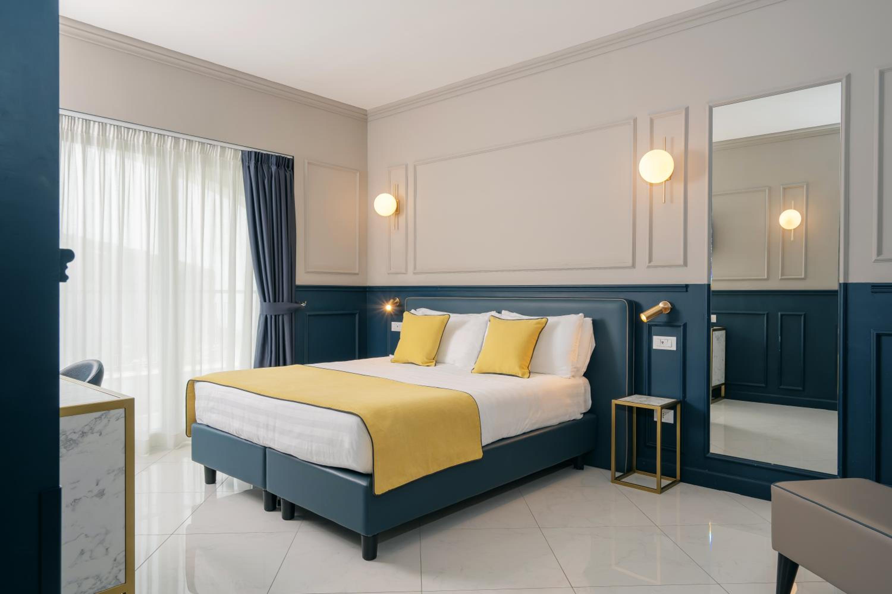 Superior Room with Sea View - Photo 10
