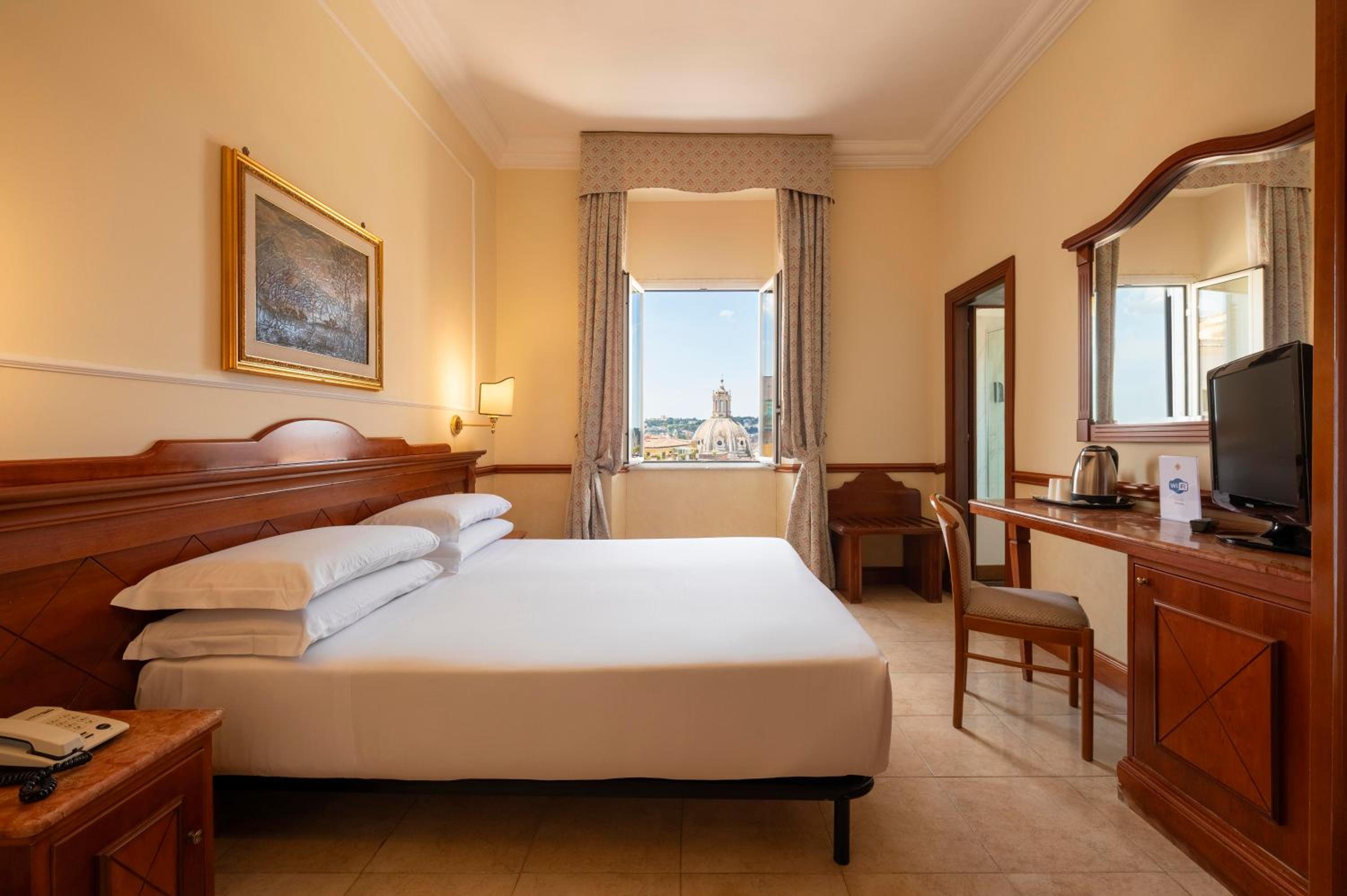 Double or Twin Room with City View photo 1