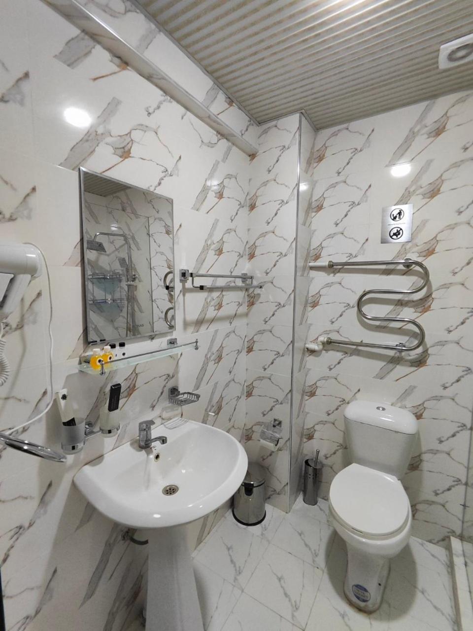 Twin Room - Photo 6