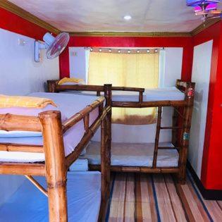 8-Bed Mixed Dormitory Room photo 3