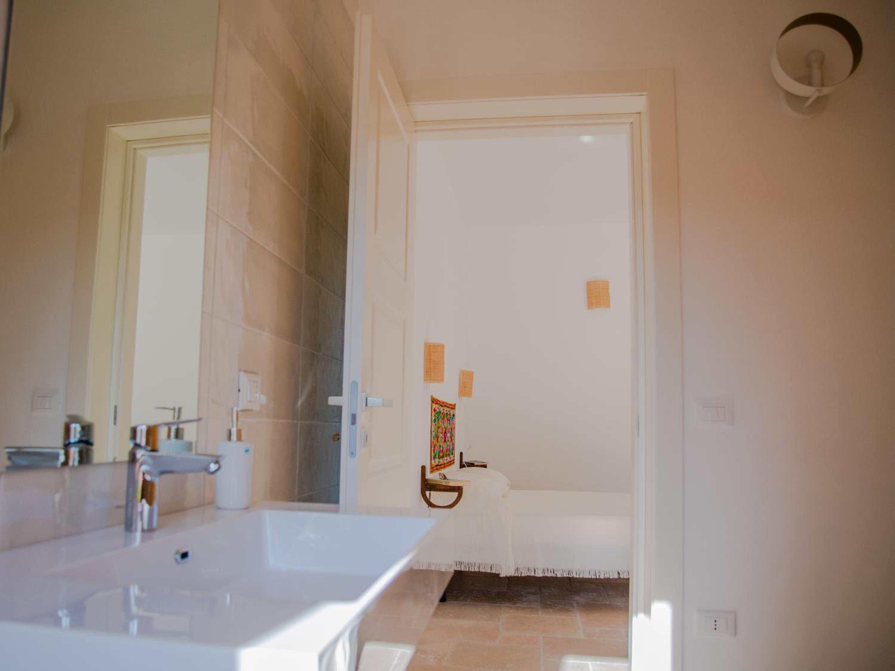 Deluxe Double Room (2 Adults + 1 Child) photo 2