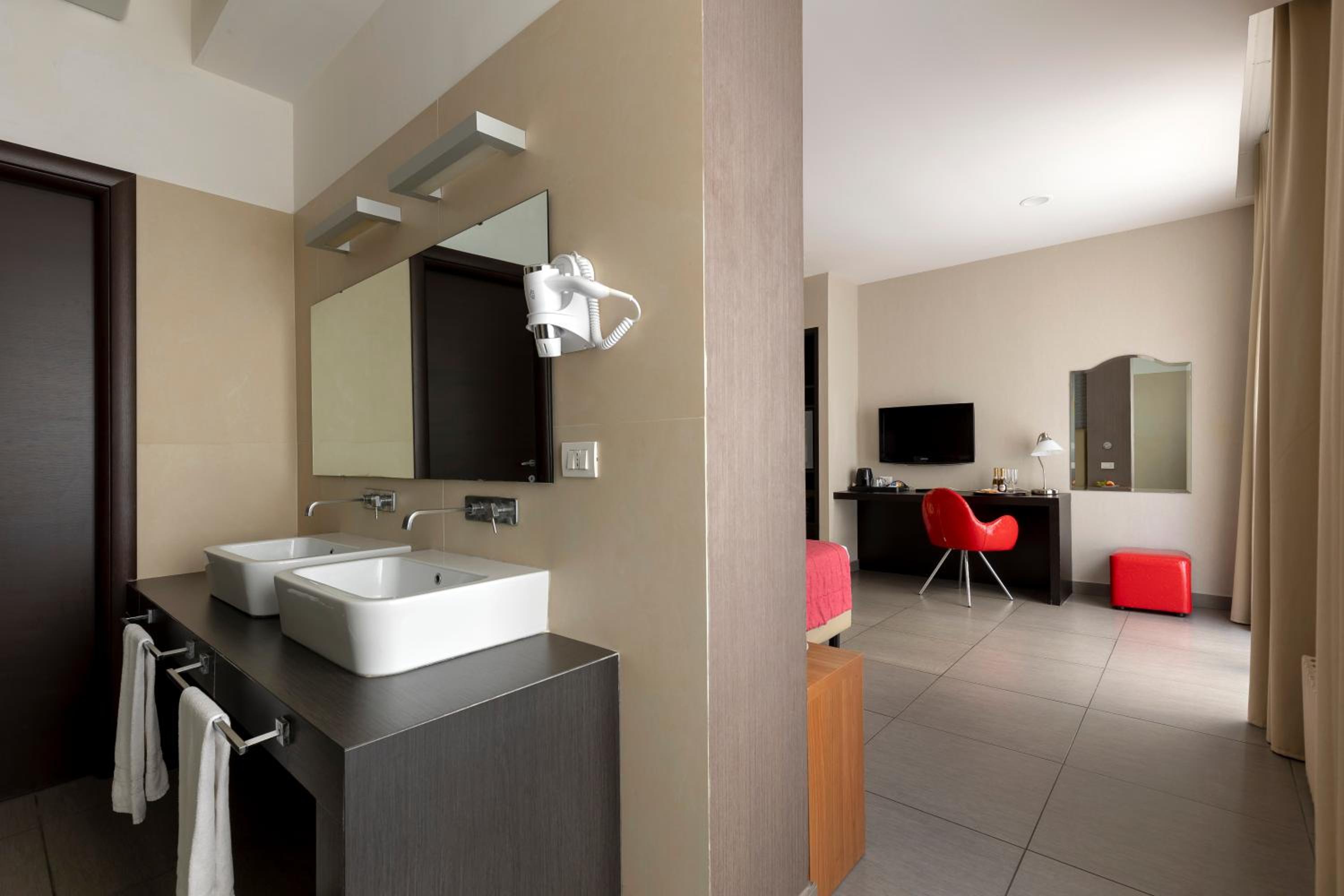 Superior Double or Twin Room - Photo 6