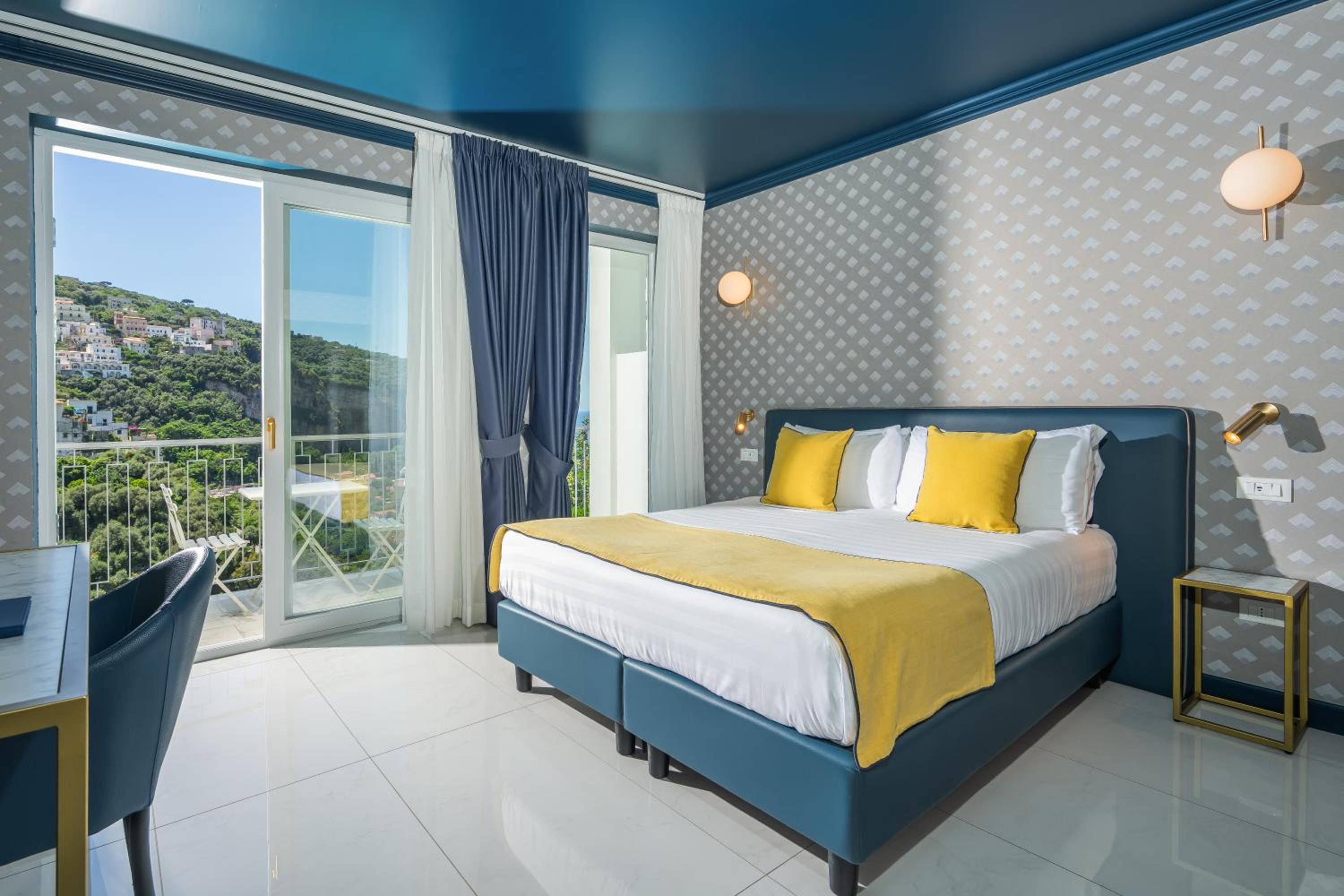 Junior Suite with Sea View - Photo 4