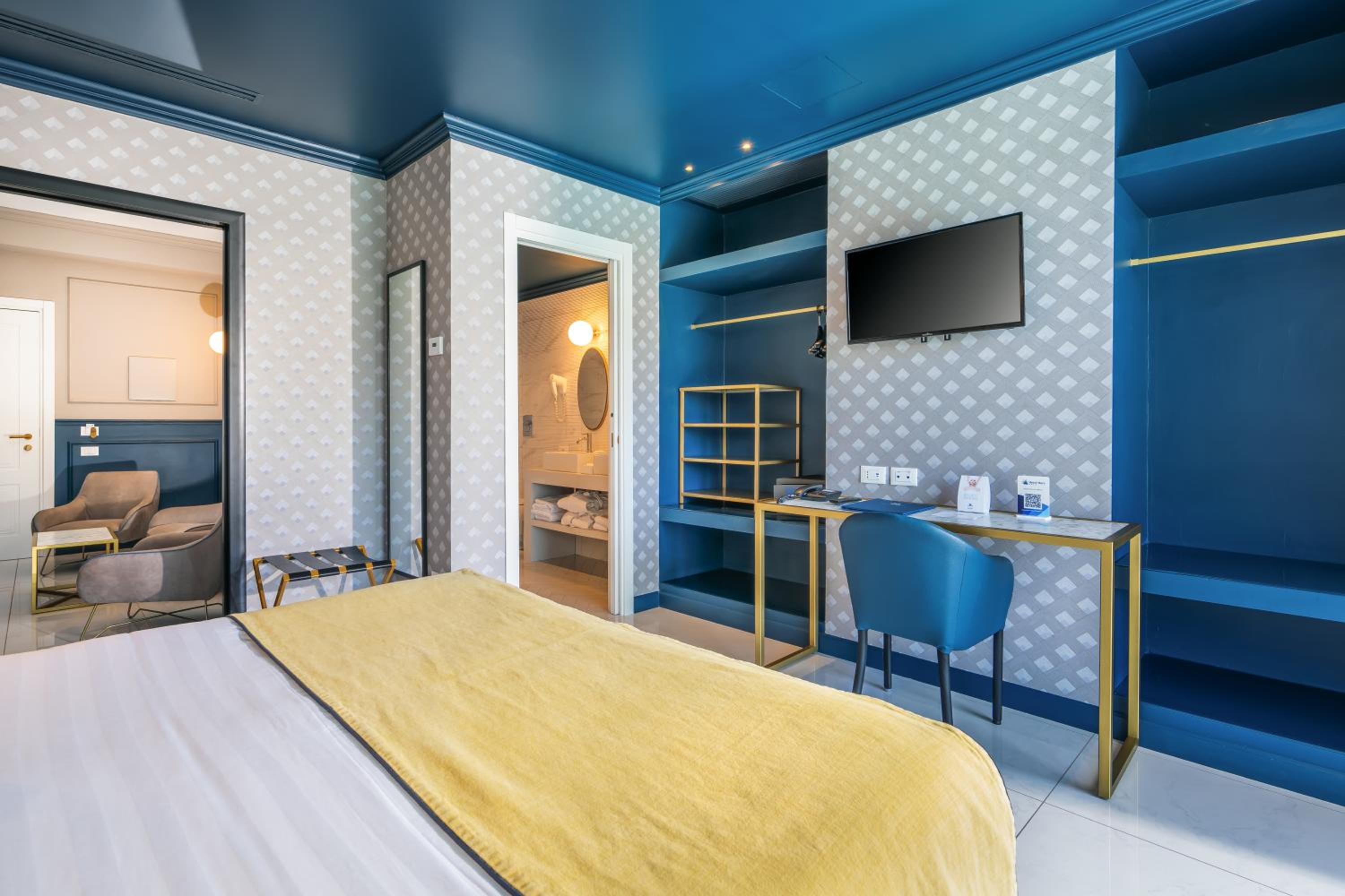Junior Suite with Sea View - Photo 2