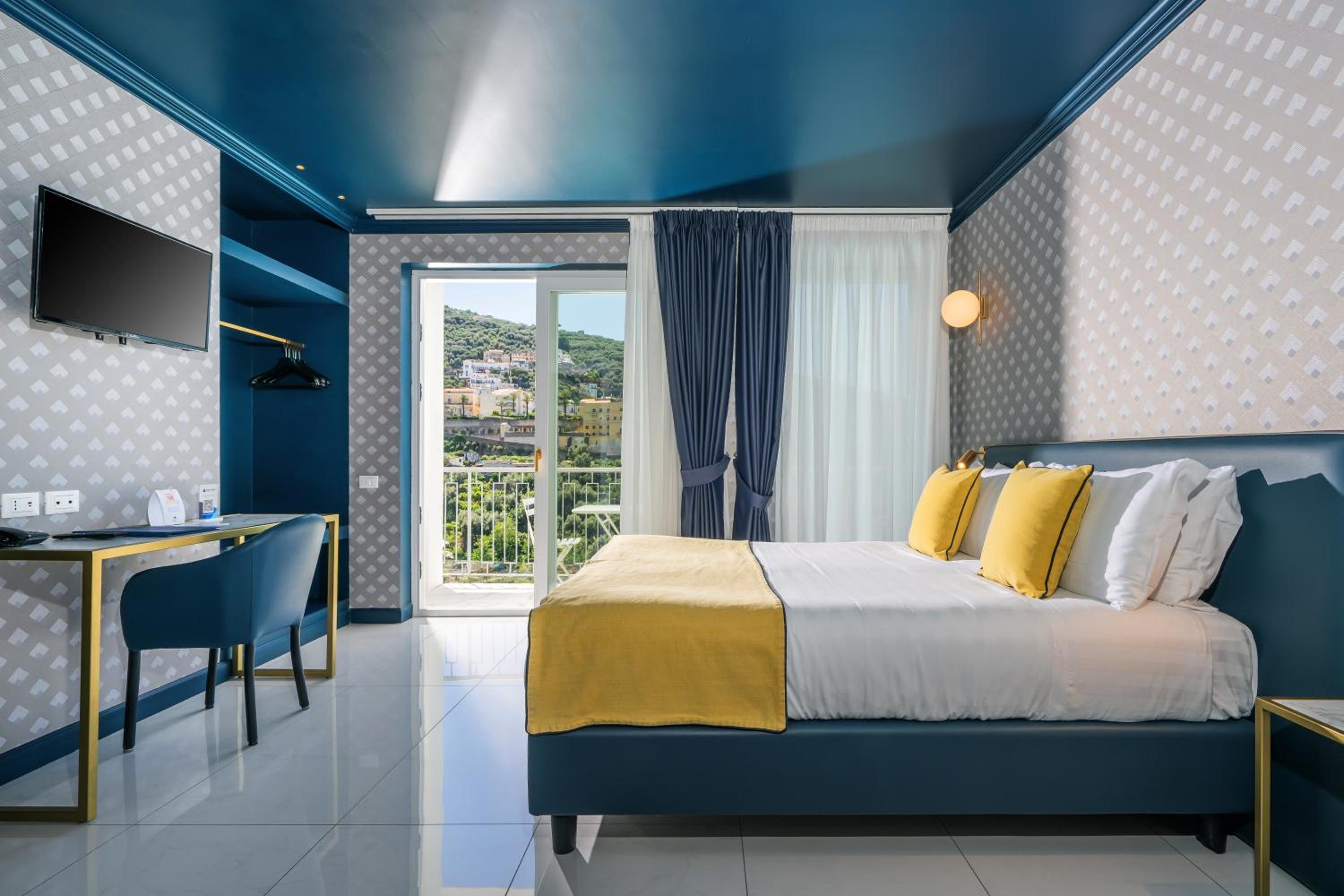 Junior Suite with Sea View - Photo 3