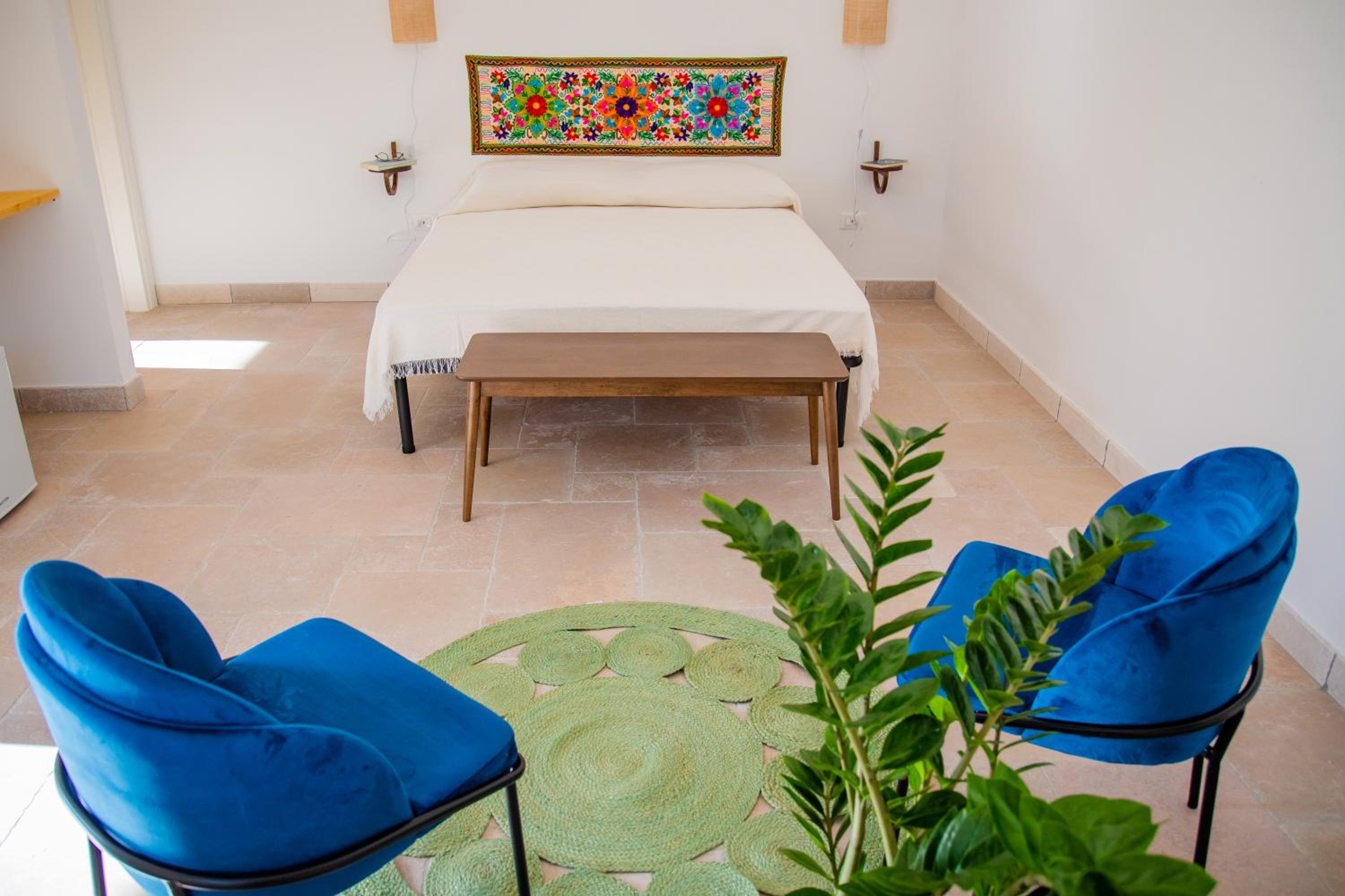Deluxe Double Room (2 Adults + 1 Child) photo 1