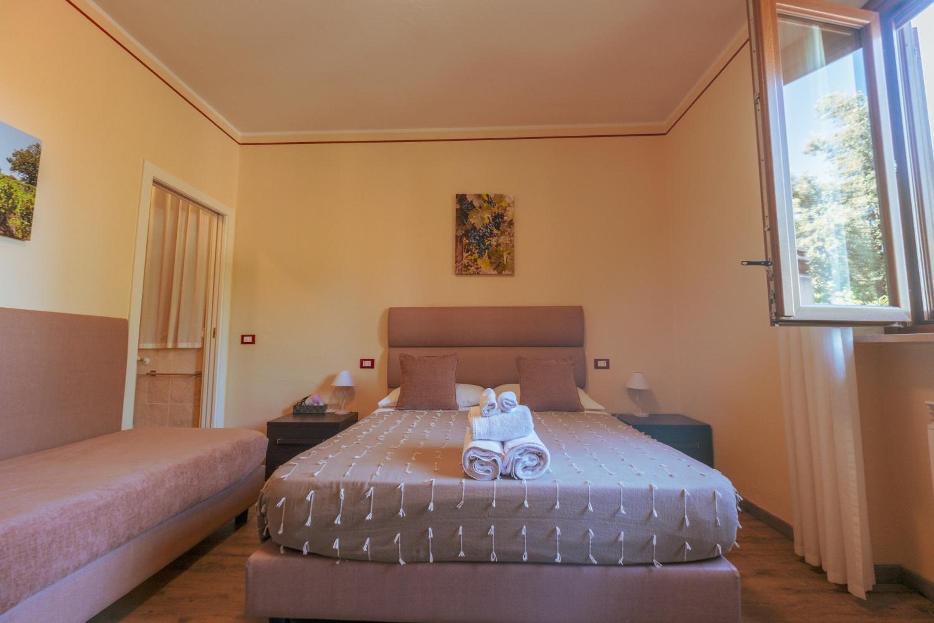 Triple Room with Private Bathroom photo 1