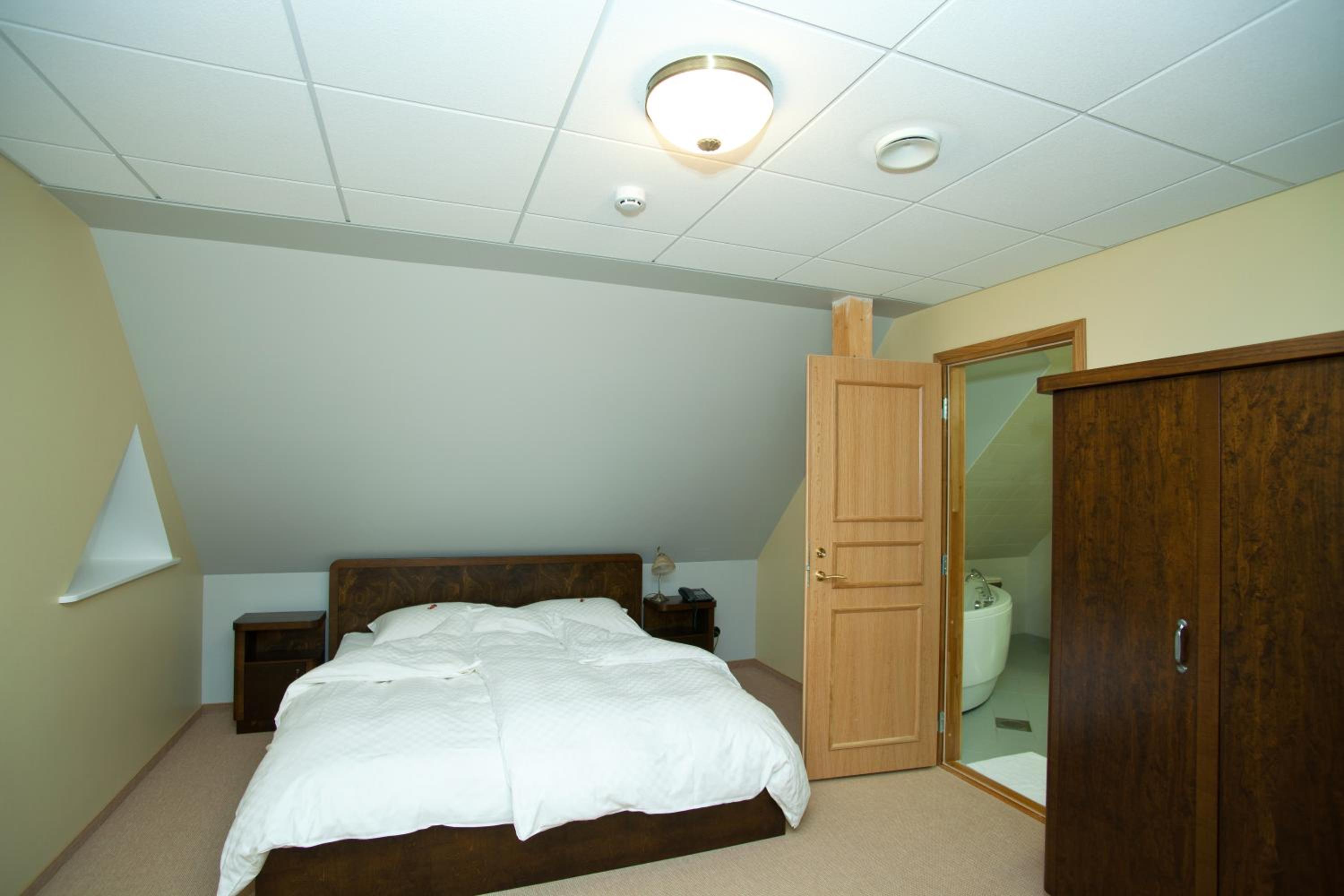 Suite - Photo 8