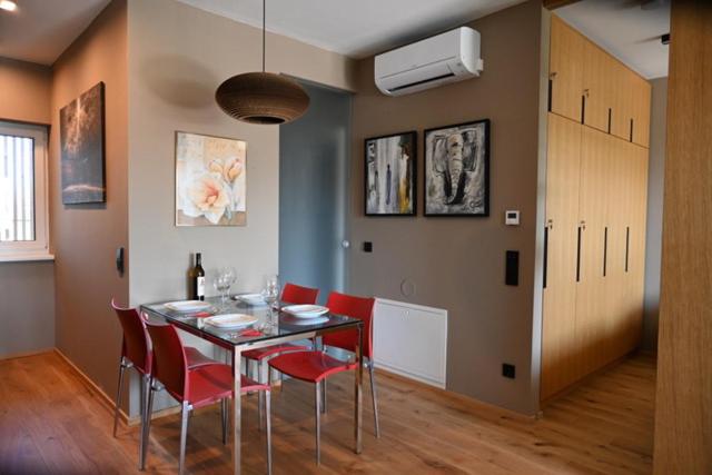One-Bedroom Apartment photo 2