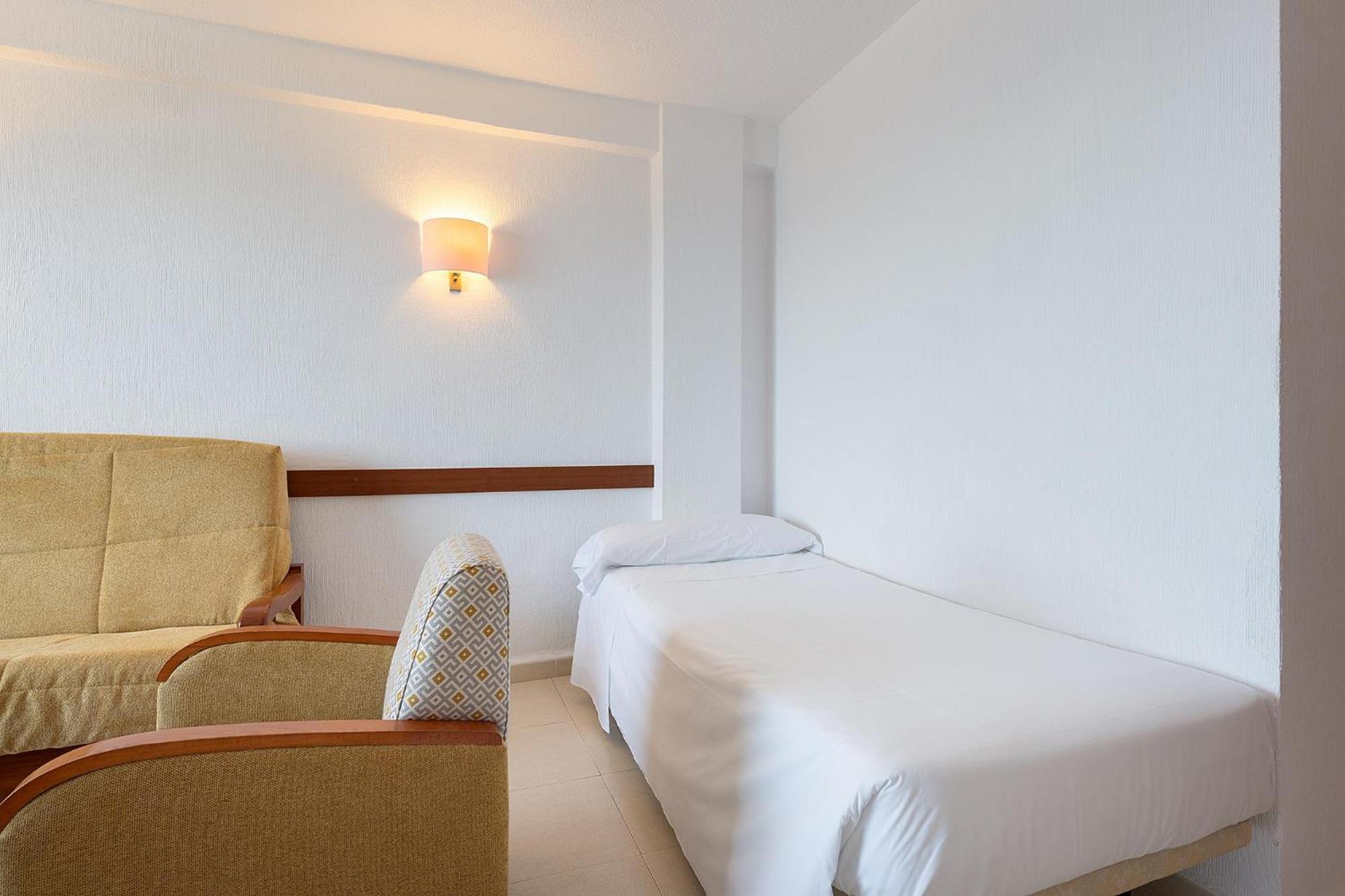 Family Room with Sea View (2 Adults + 2 Children) - Photo 7