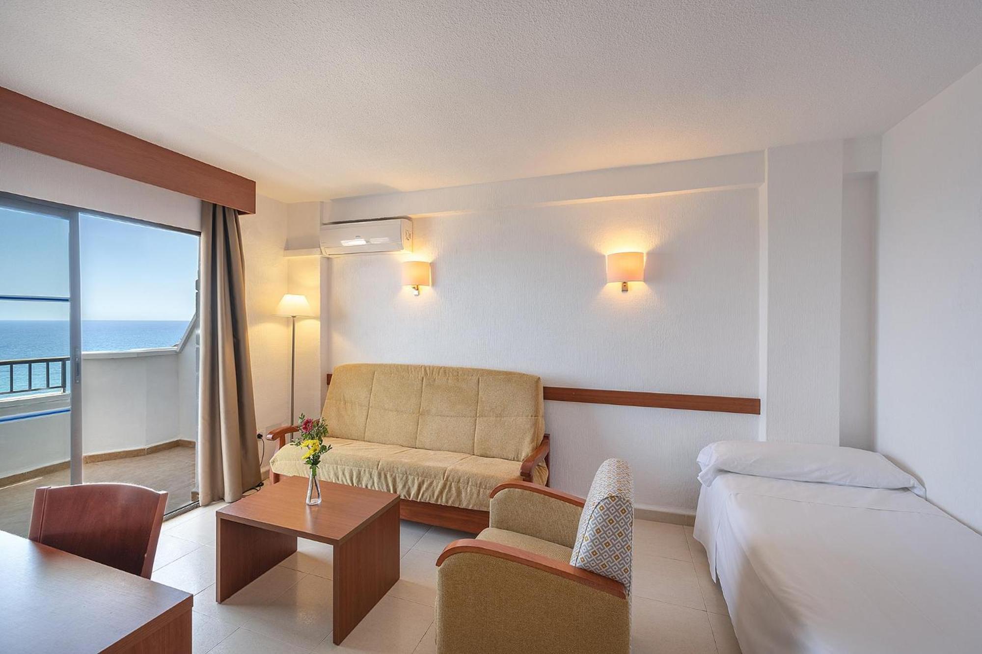 Family Room with Sea View (2 Adults + 2 Children) - Photo 6