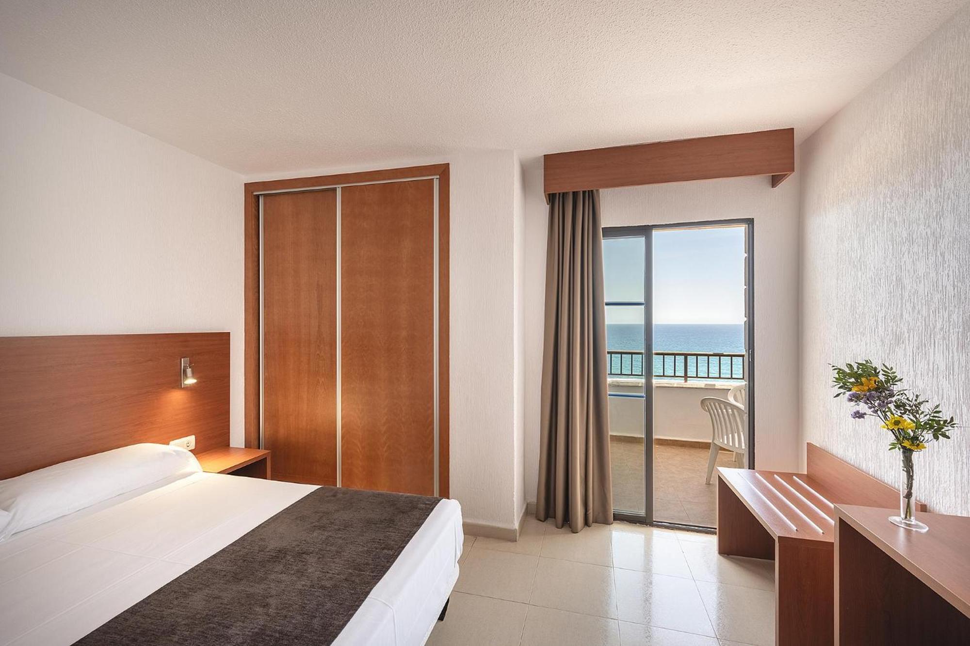 Family Room with Sea View (2 Adults + 2 Children) - Photo 1