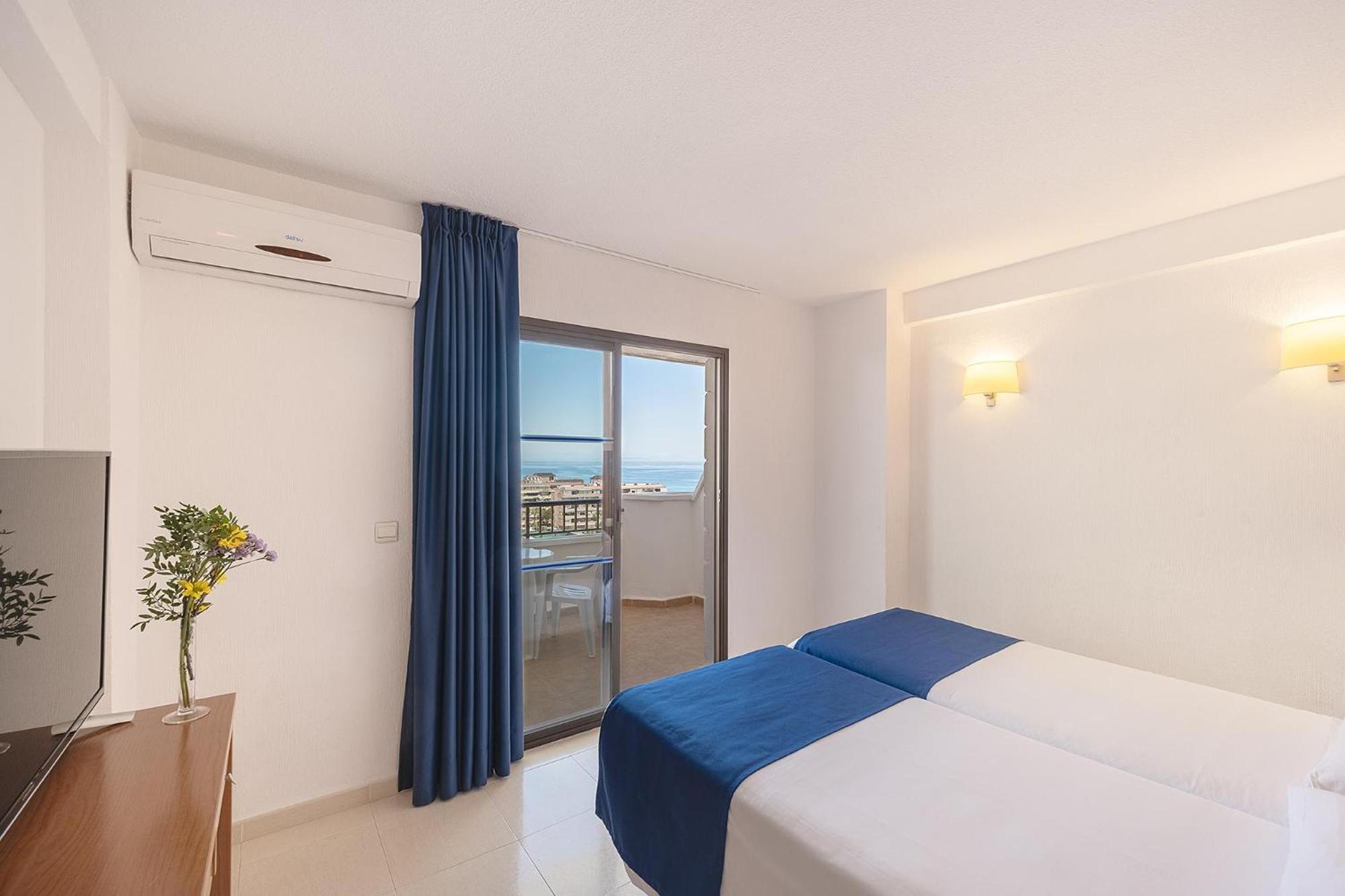 Twin Room with Sea View - Photo 12