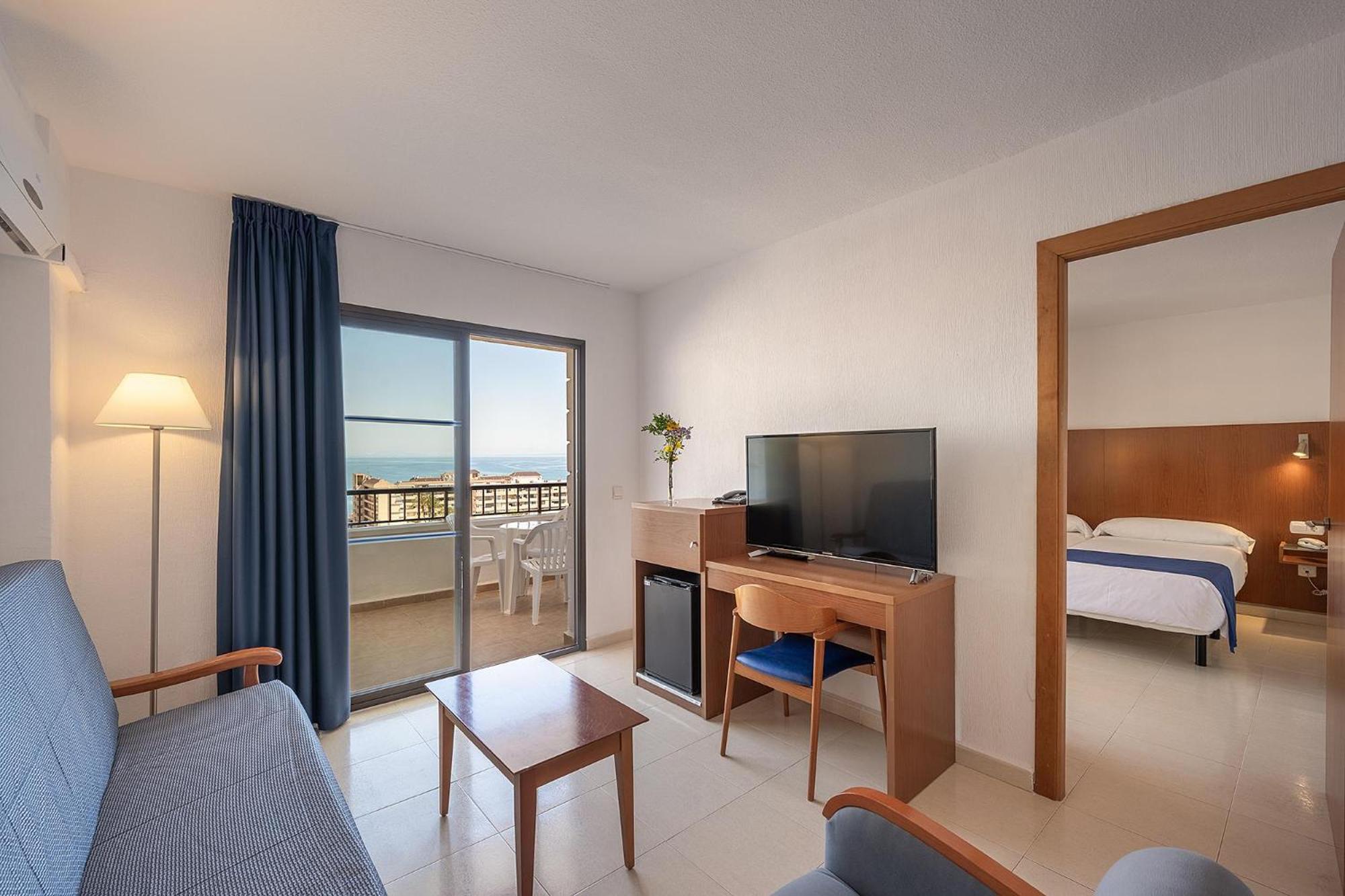 Family Room with Sea View (2 Adults + 2 Children) - Photo 12