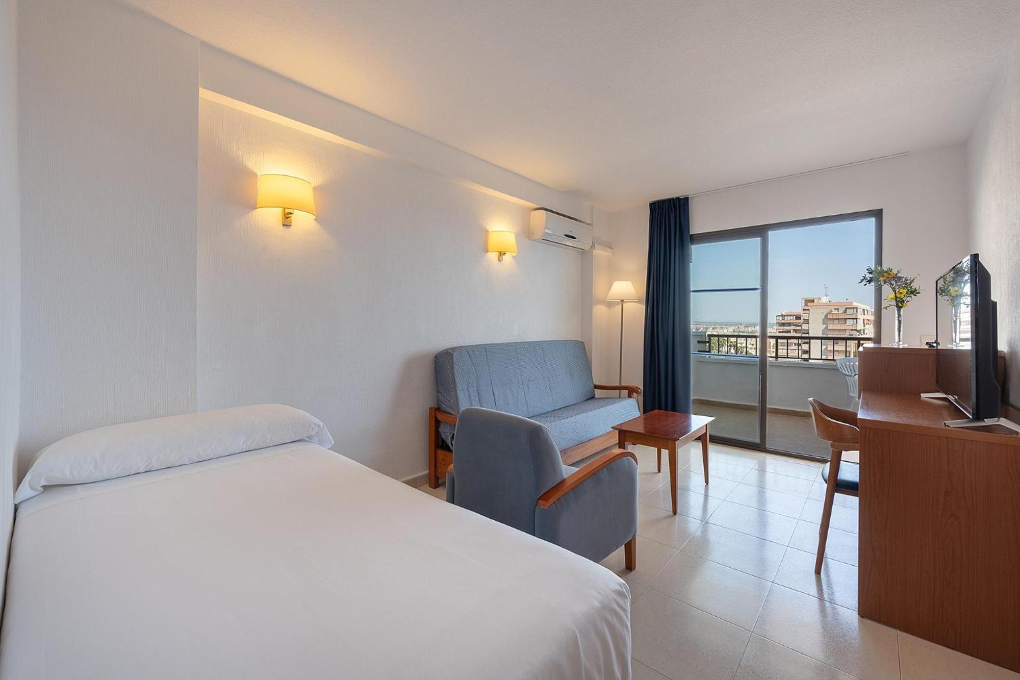 Family Room with Sea View (2 Adults + 2 Children) - Photo 4