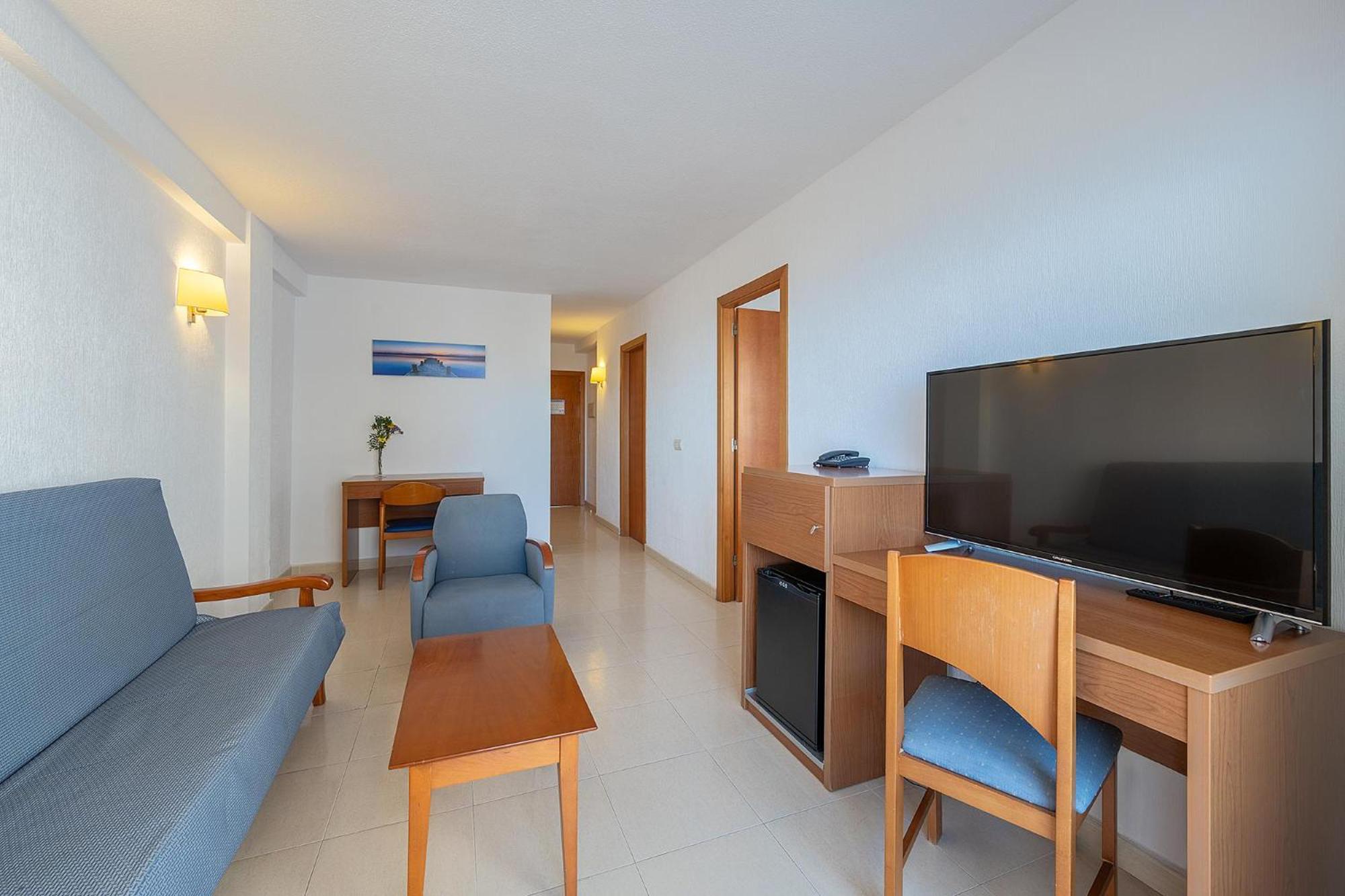 Junior Suite with Sea View - Photo 8