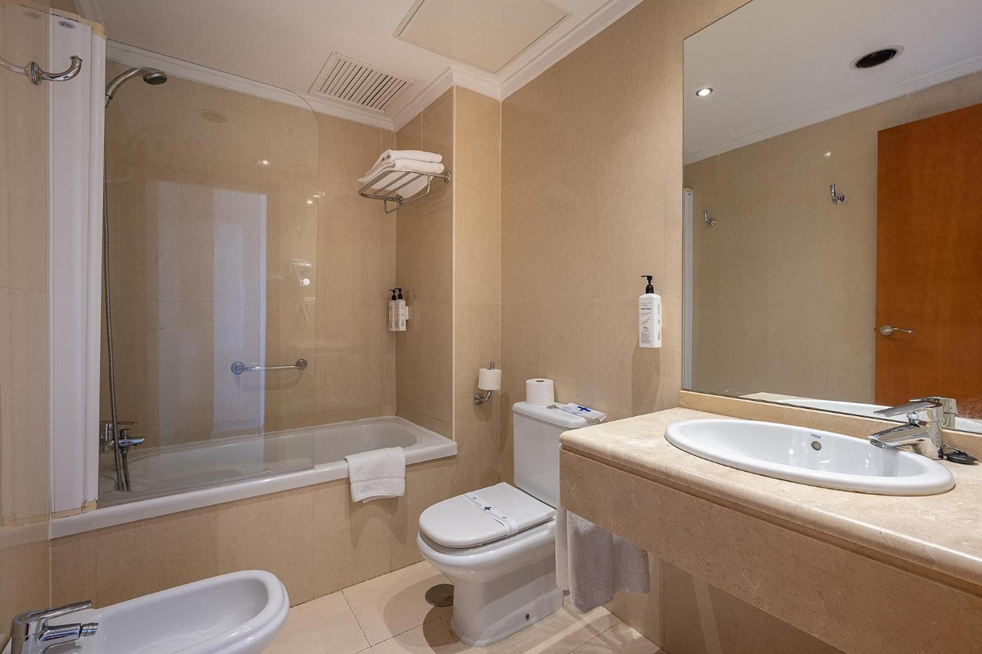 Twin Room with Sea View - Photo 4