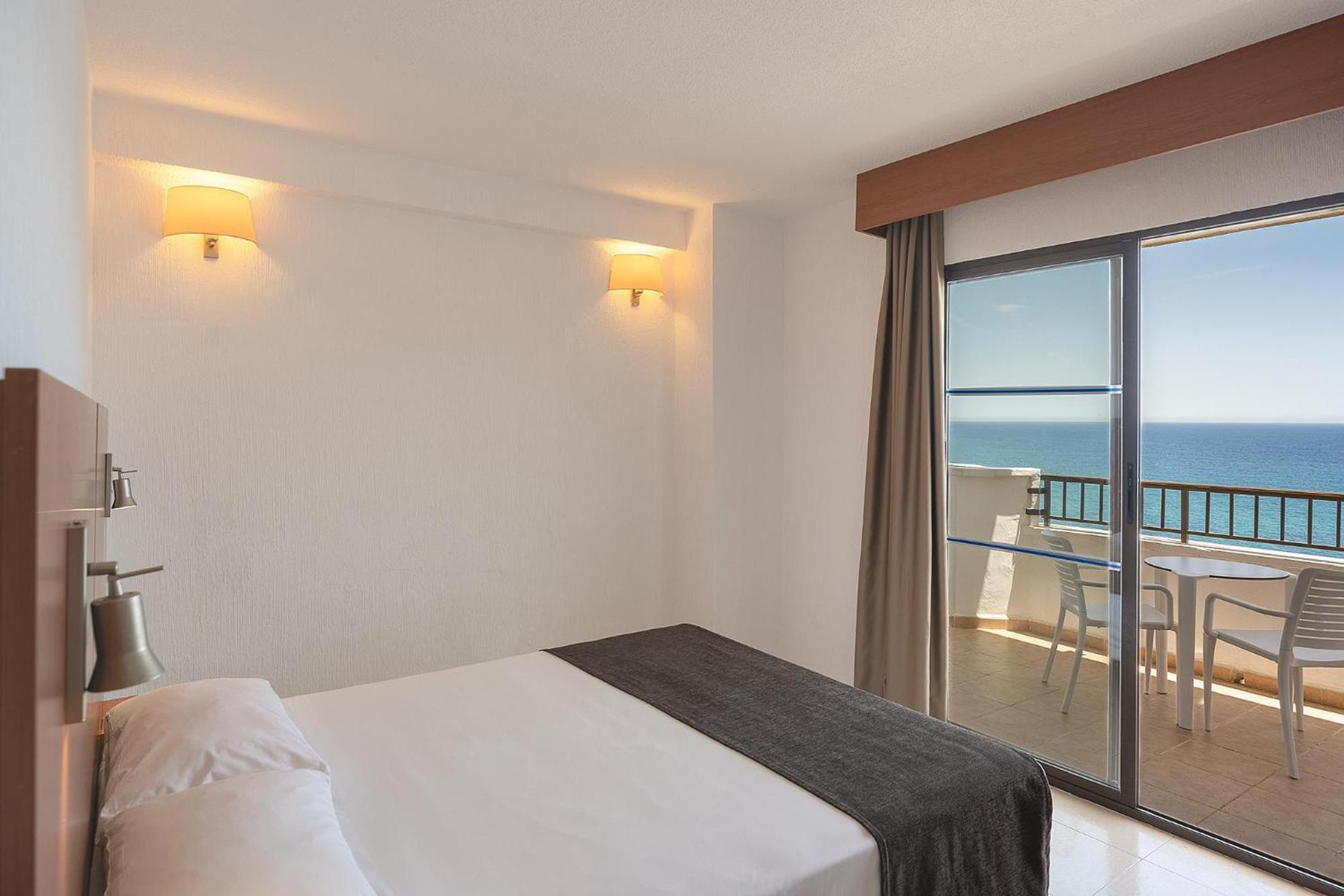 Twin Room with Sea View - Photo 10