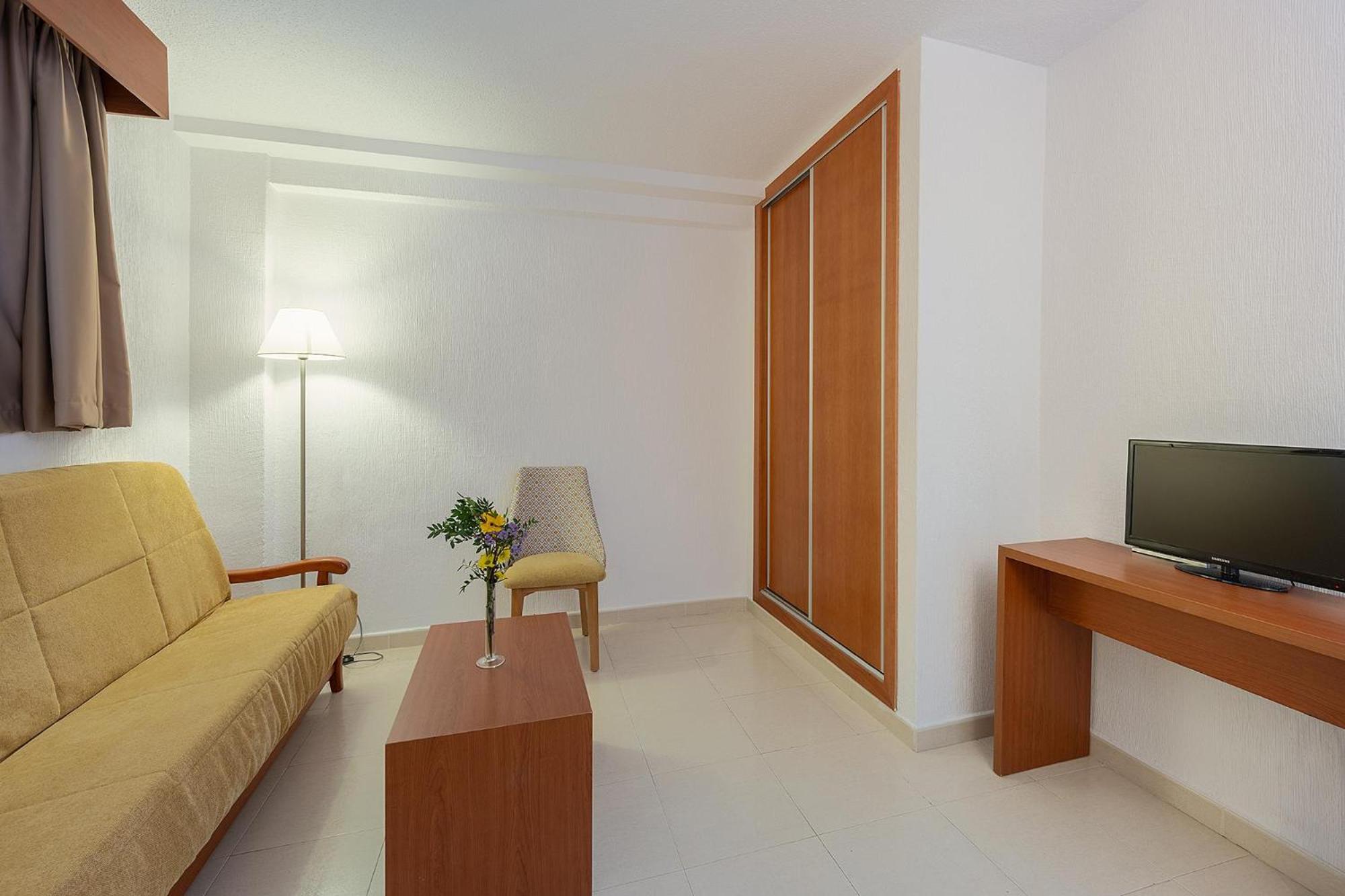 Twin Room with Sea View - Photo 2