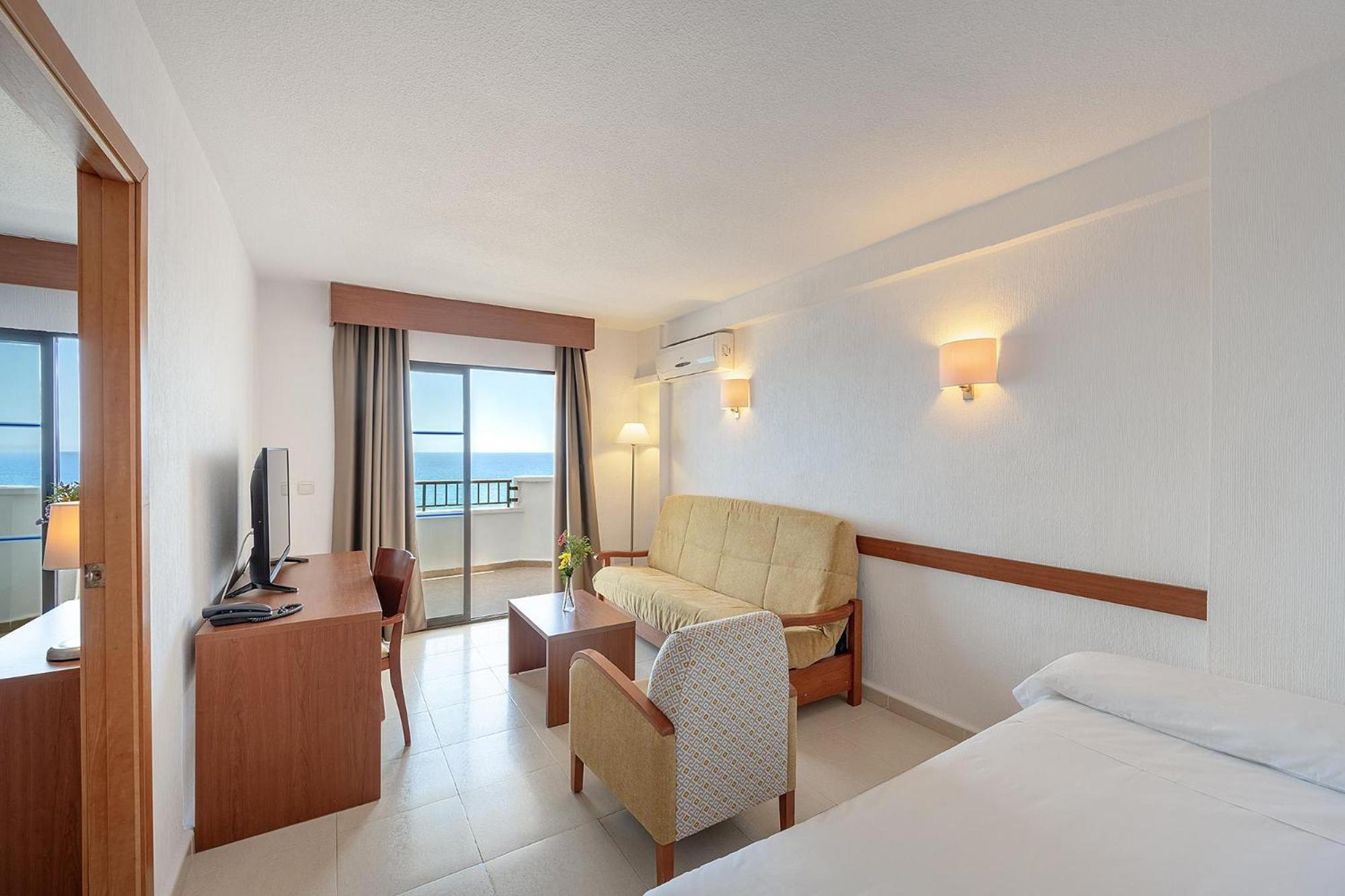 Family Room with Sea View (2 Adults + 2 Children) - Photo 17
