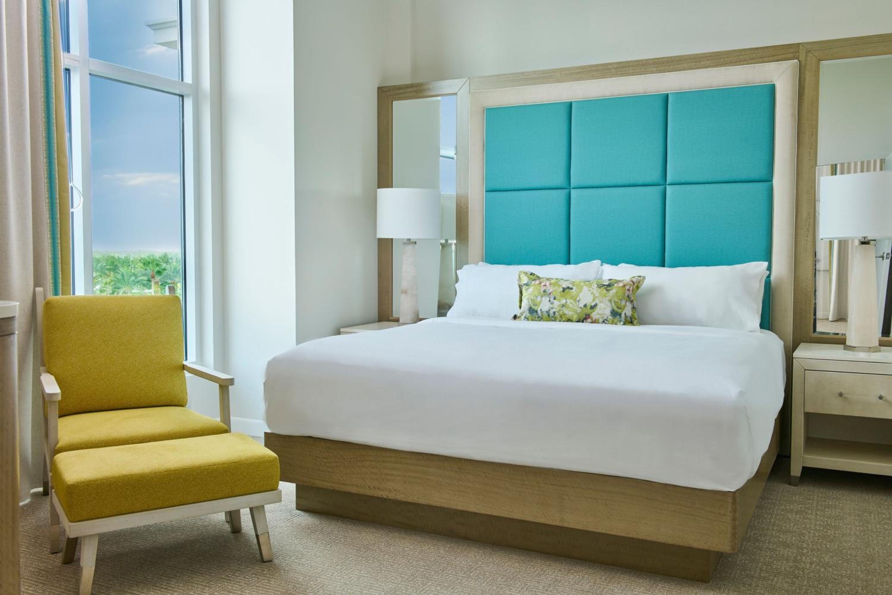 One-Bedroom Deluxe King Suite with Sofa Bed