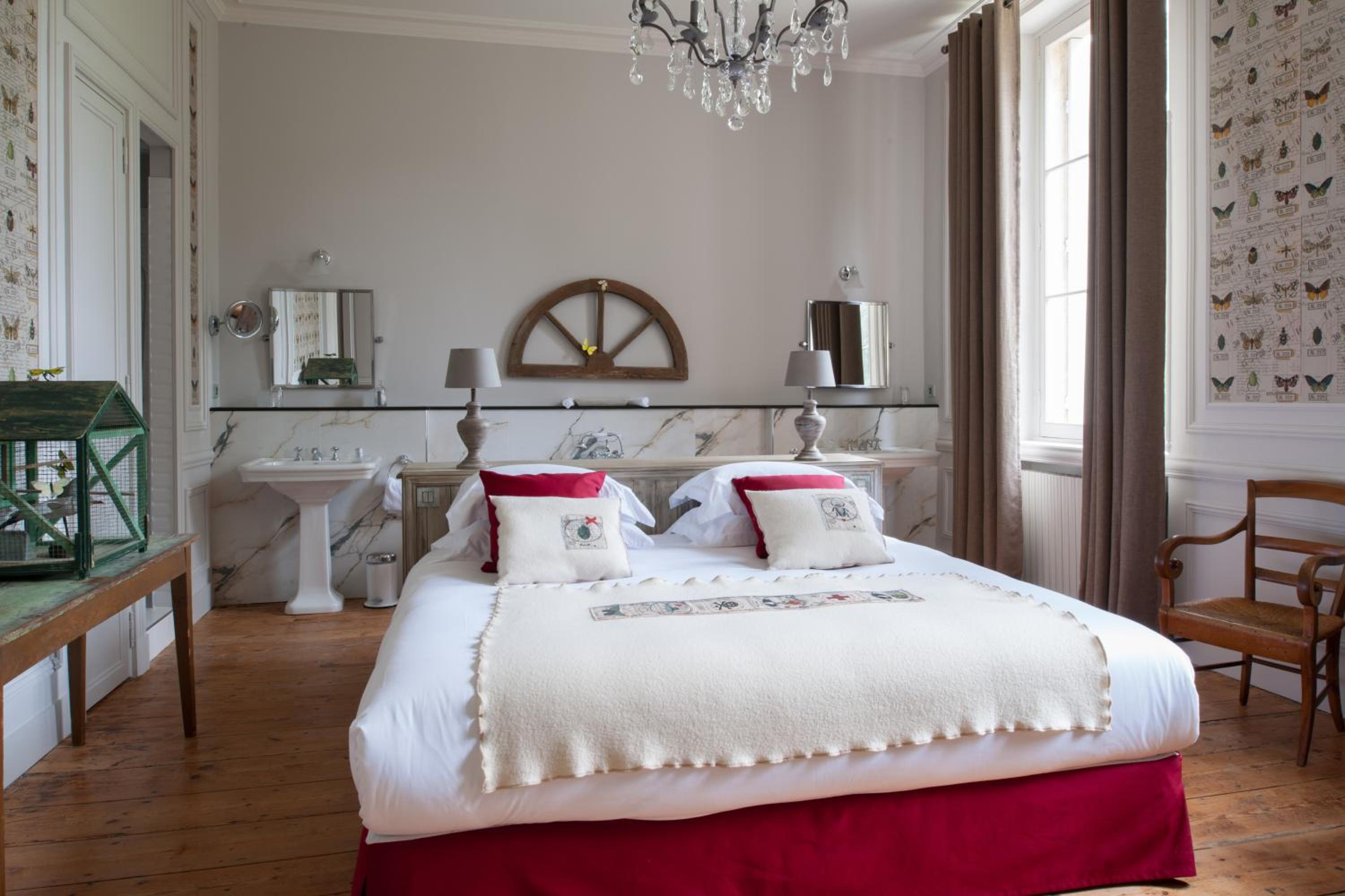  Double Room Chartreuse du Thil, located 0.9 mile from Les Sources de Caudalie - Photo 3
