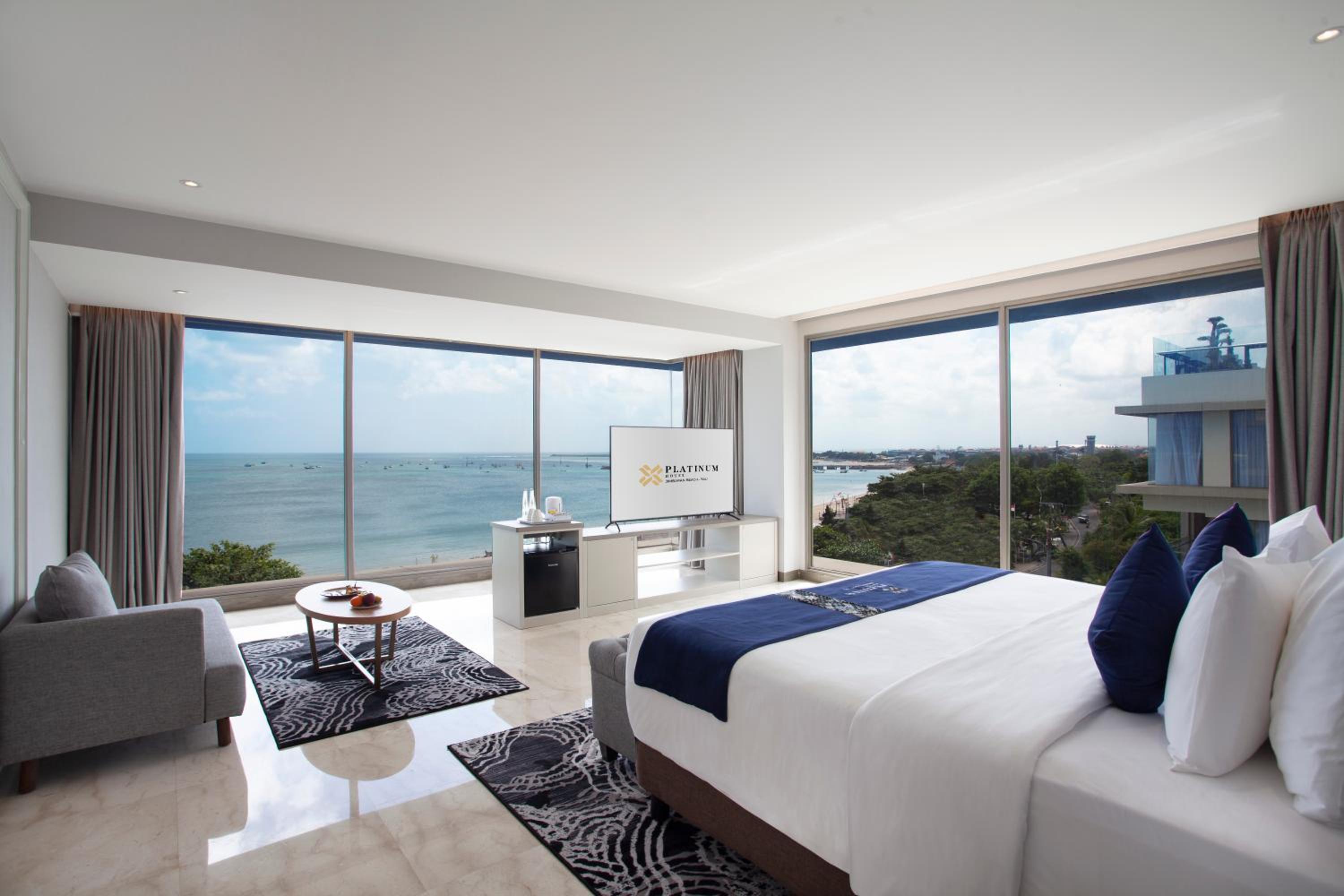 Deluxe Sea View Double Room with Free One-time 2 Bottles of Beer or Afternoon Tea photo 2