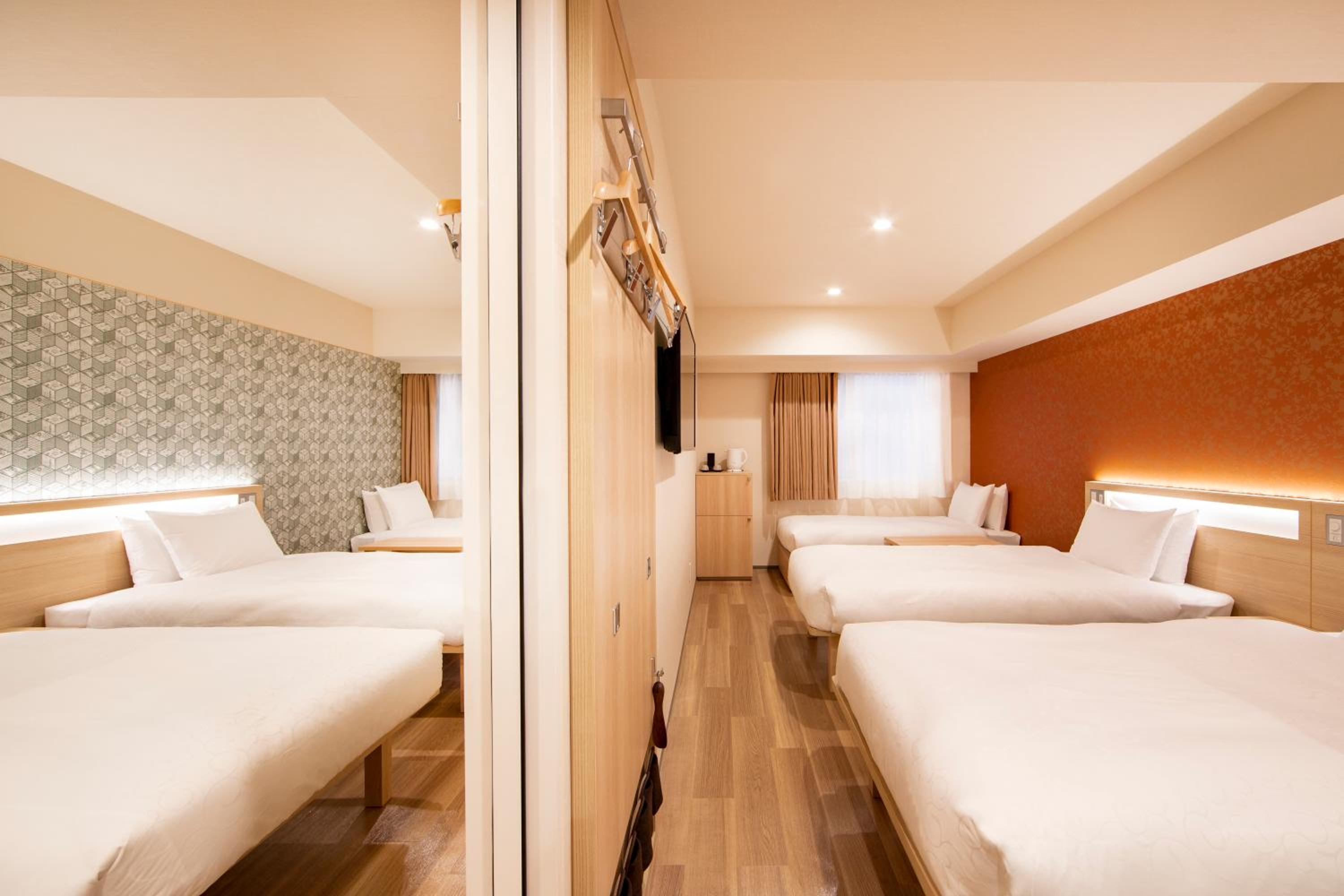 Connecting Rooms (6 Adults)