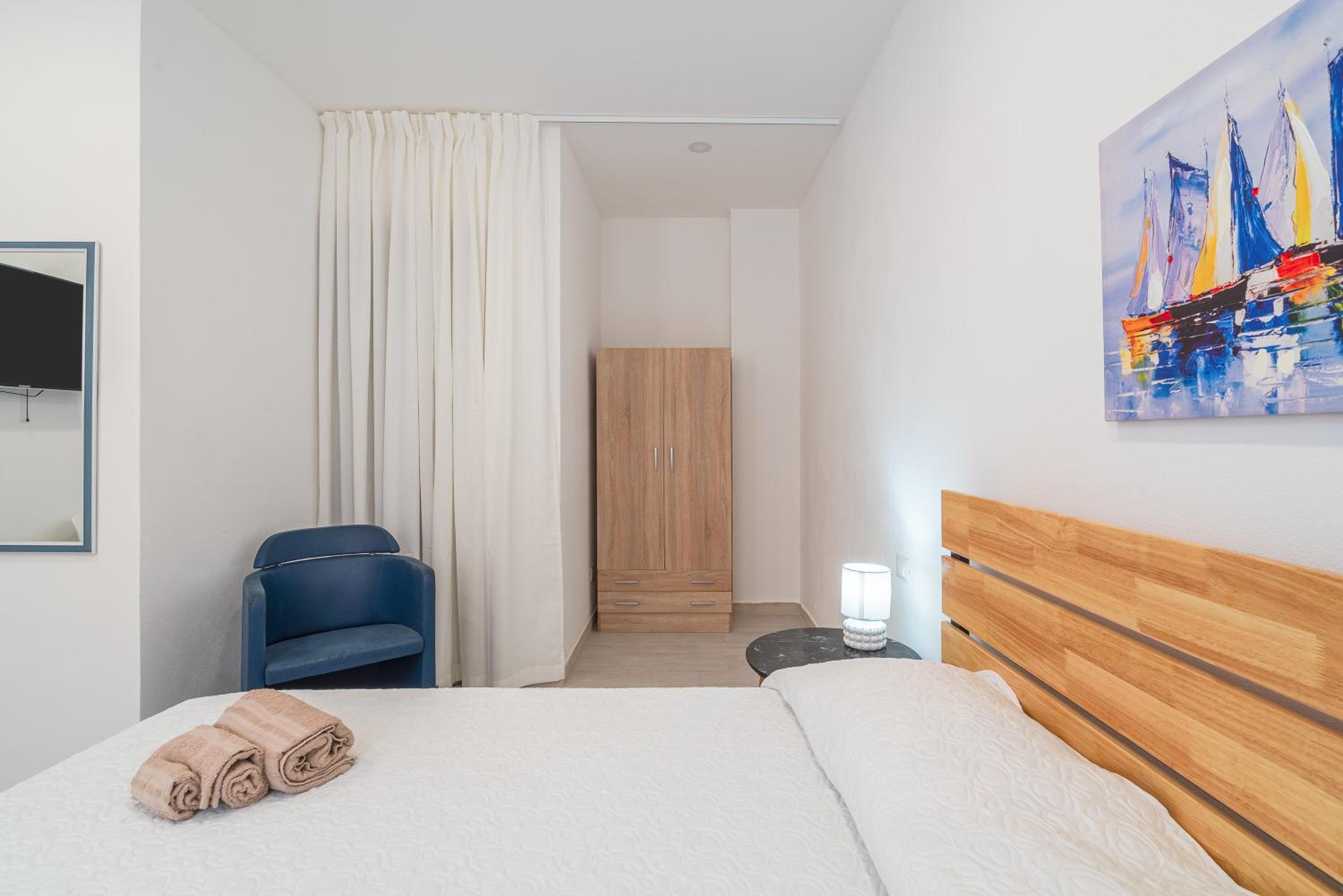 Superior One-Bedroom Apartment