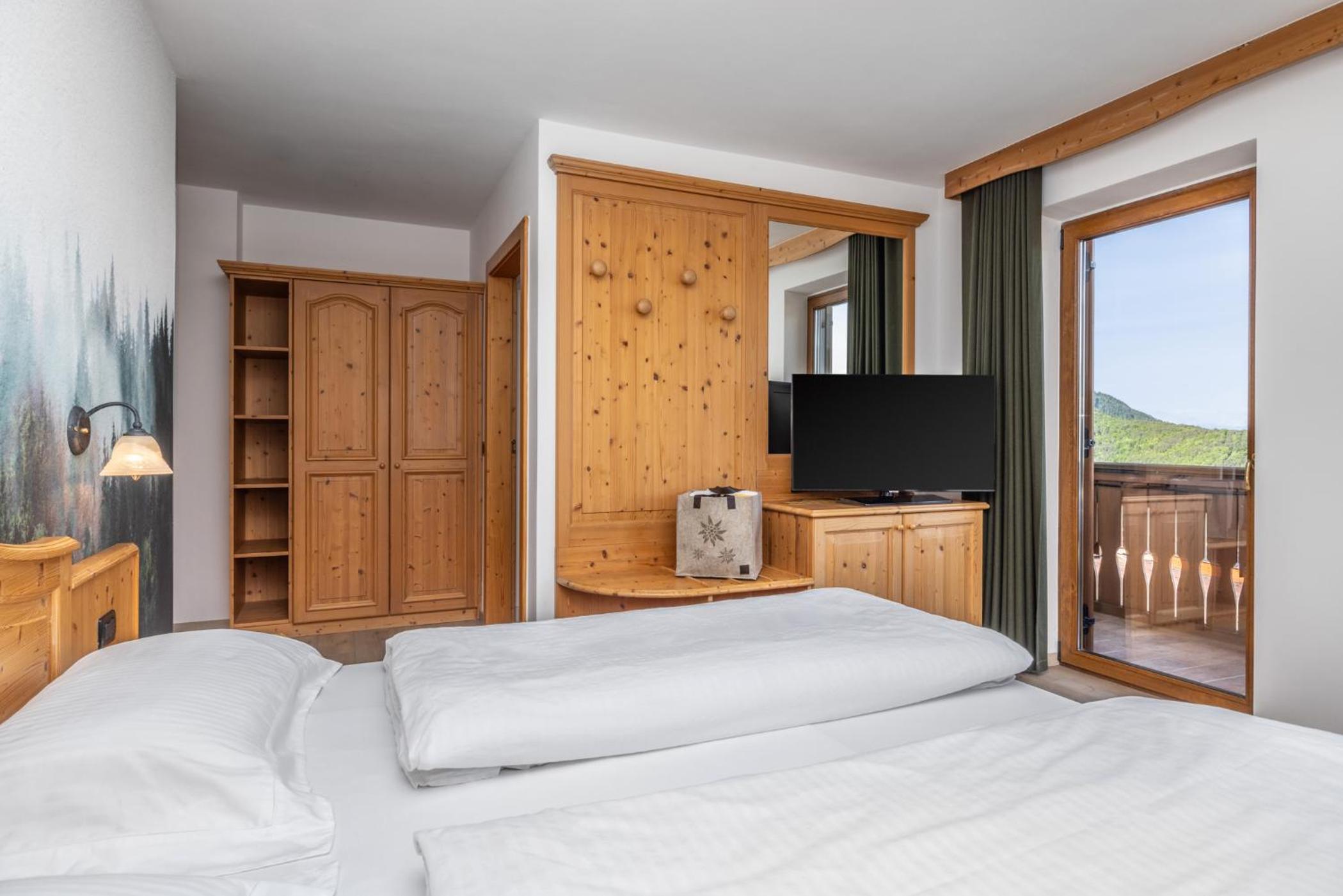 Deluxe Double Room with Balcony - Photo 1