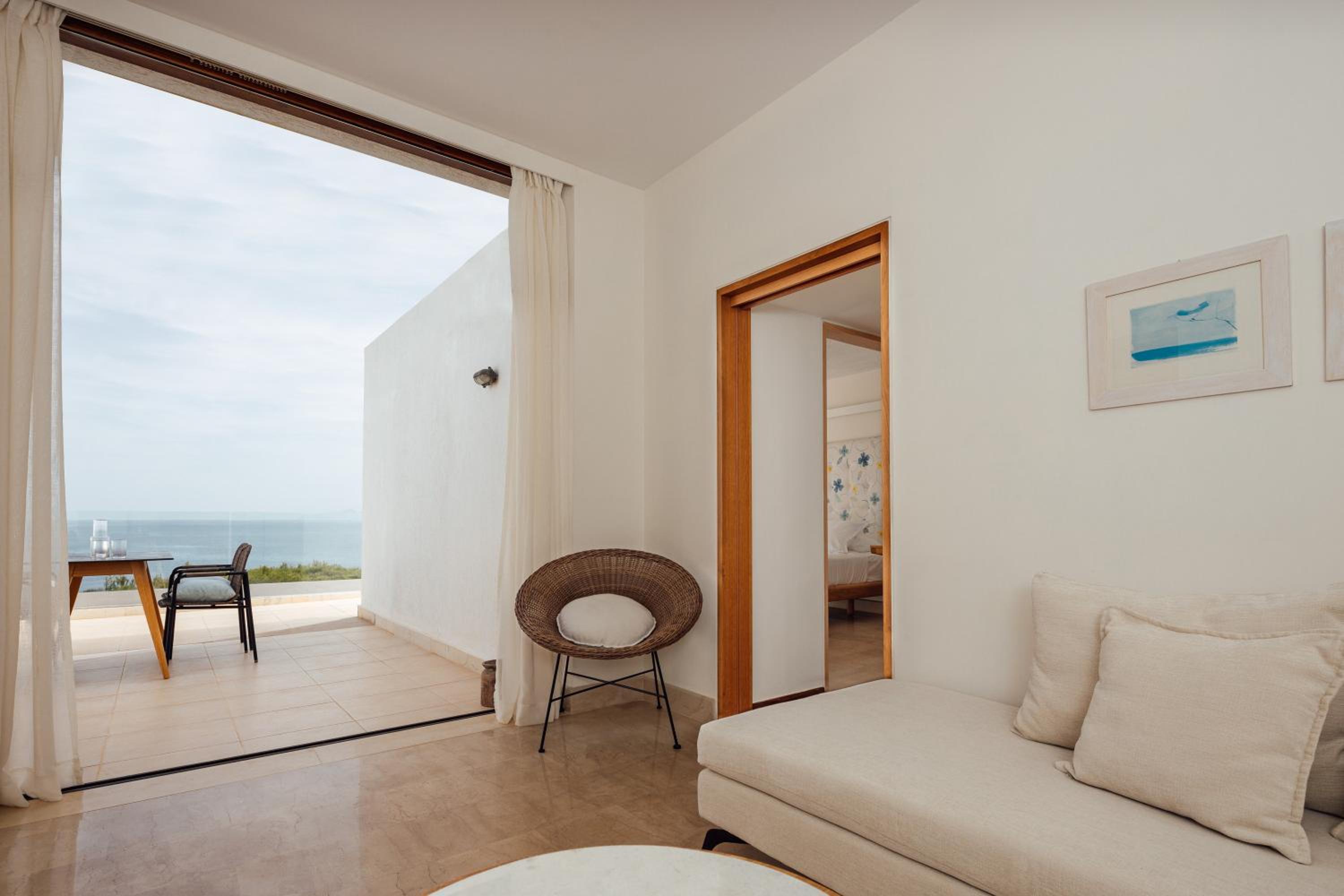 Classic Suite Sea View thumbnail 5