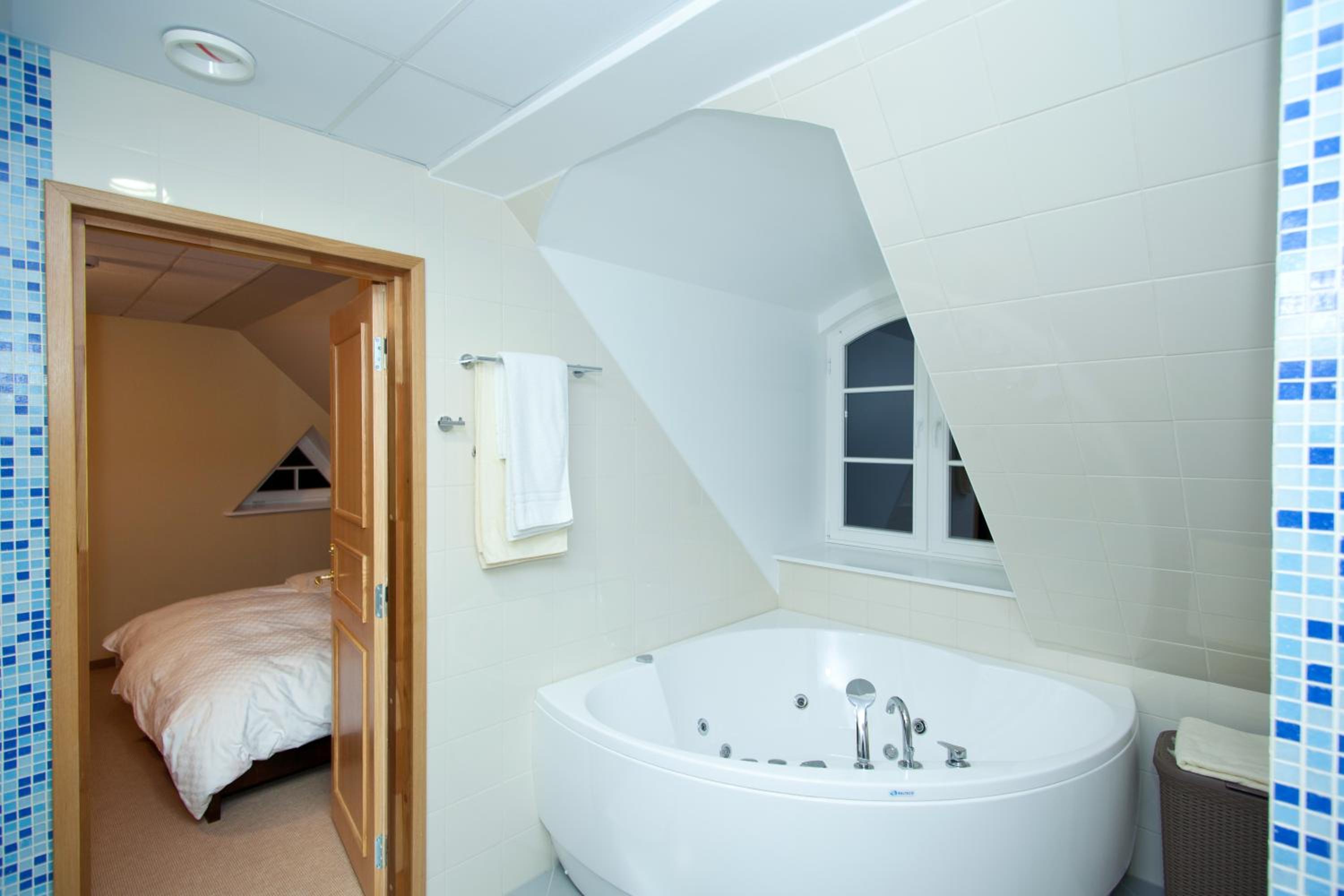 Suite - Photo 2