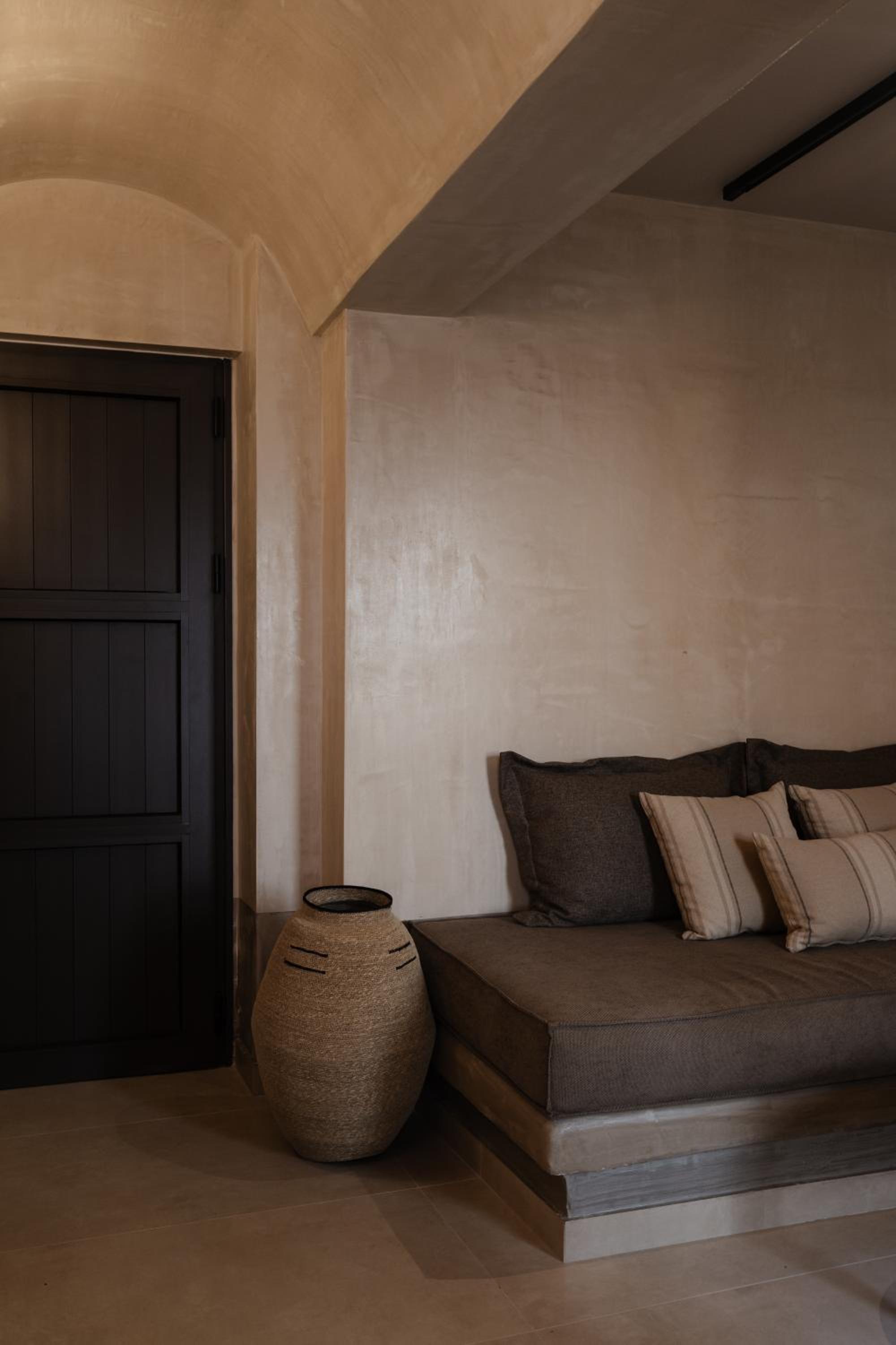 Lithos Junior Suite Land View