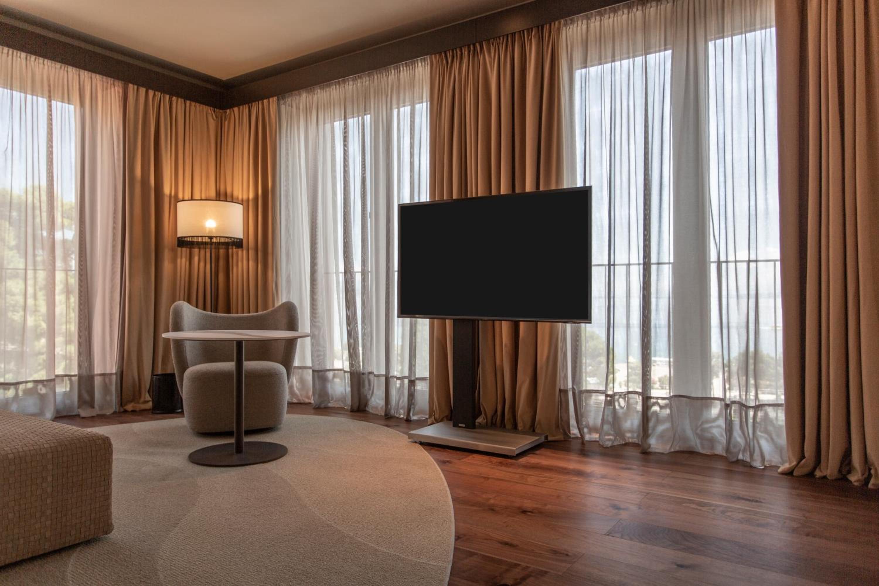 Keight Signature Suite - Photo 11